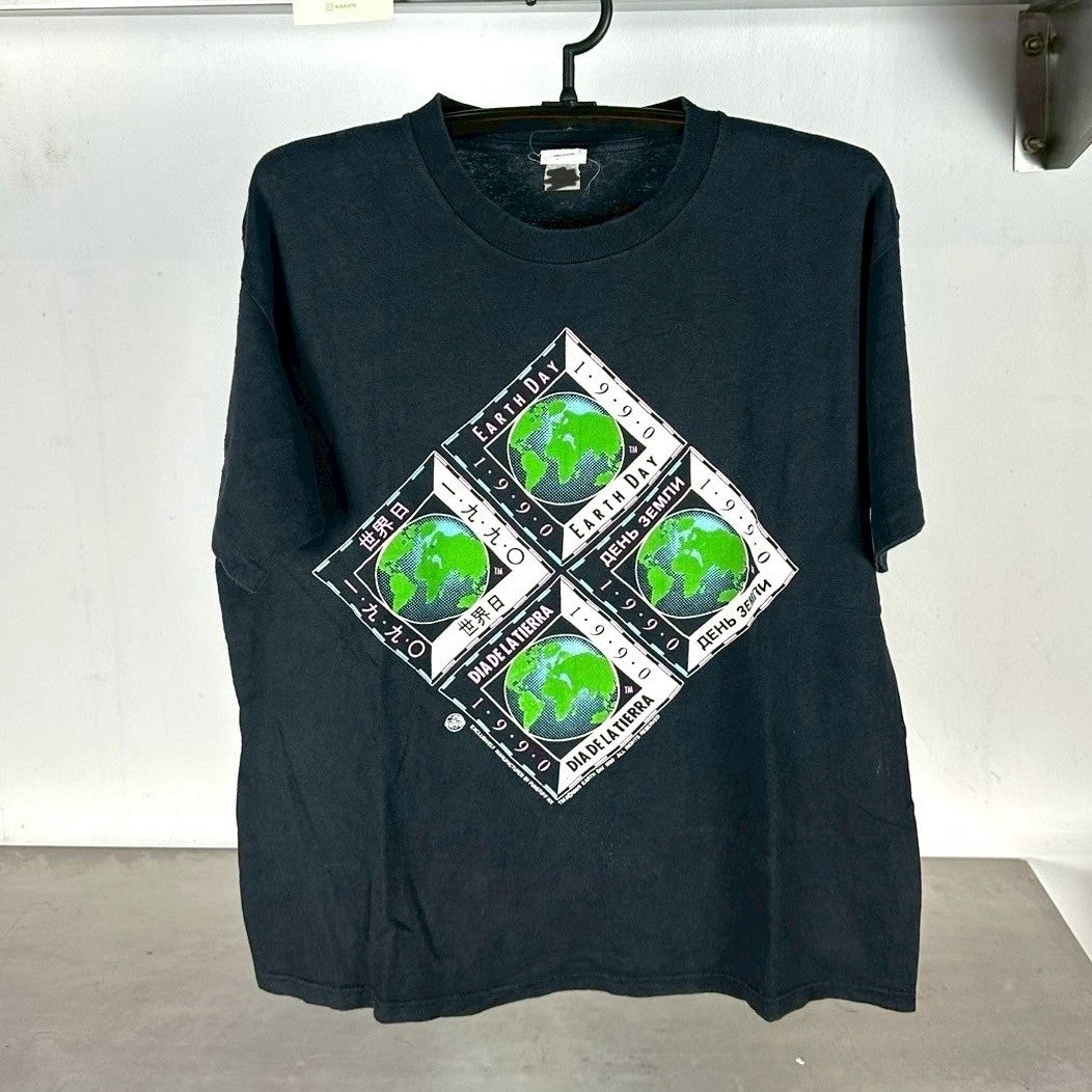 Vintage 1990 Earth Day Artwork Graphic Large T-Shirt