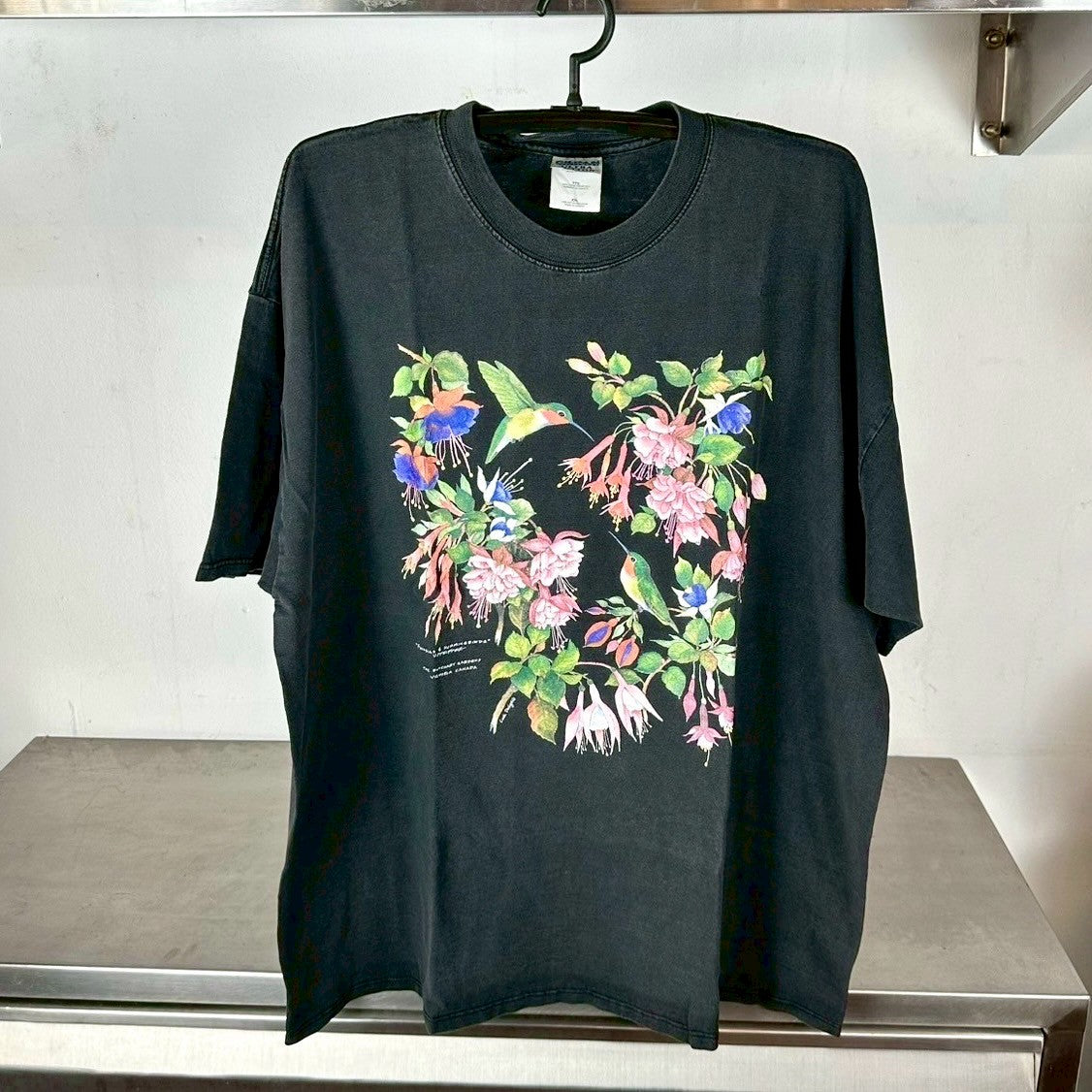 Vintage 90s Hummingbirds Flowers Garden Artwork T-shirt