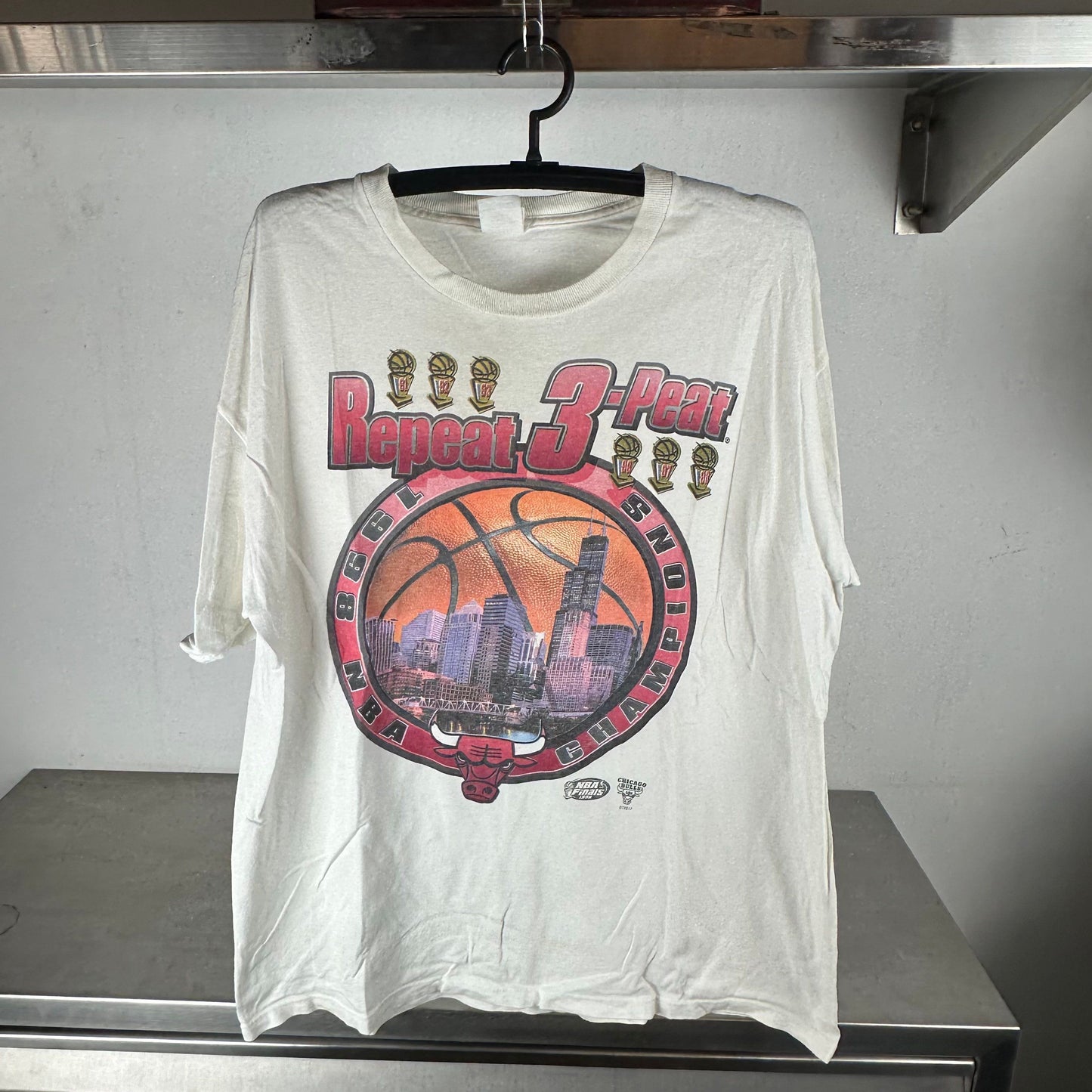 Vintage 1998 Chicago Bulls 3 Peat NBA Champions Starter T-shirt