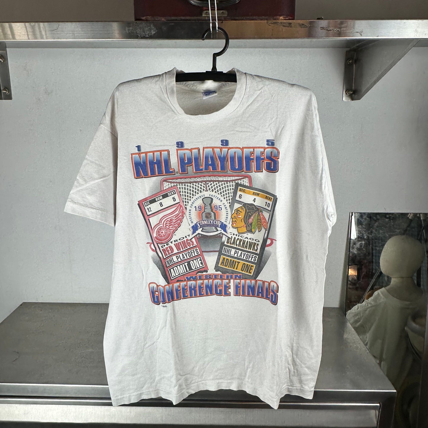 Vintage 1995 NHL Playoffs Finals Red Wings VS Blackhawks T-shirt