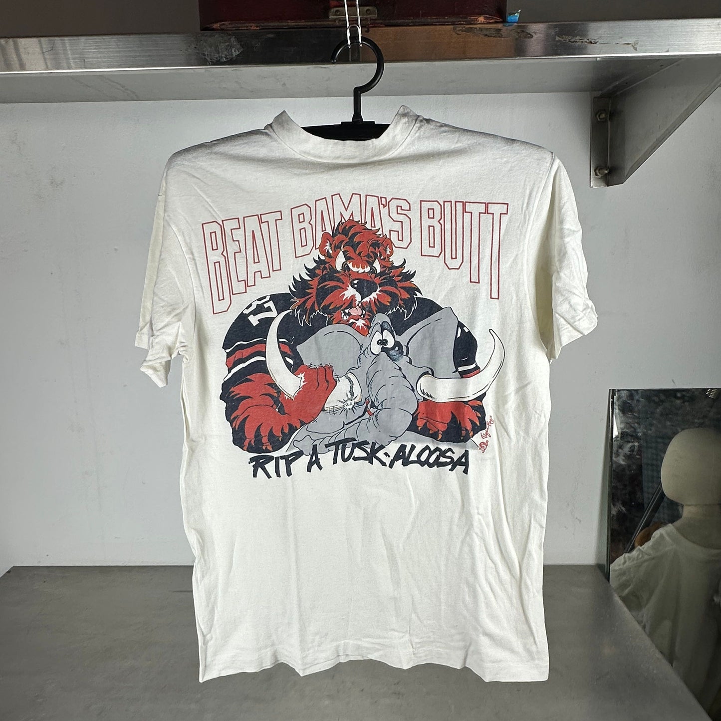 Vintage 80s Clemson Tigers Beat Bama's Butt NCAA Graphic T-shirt