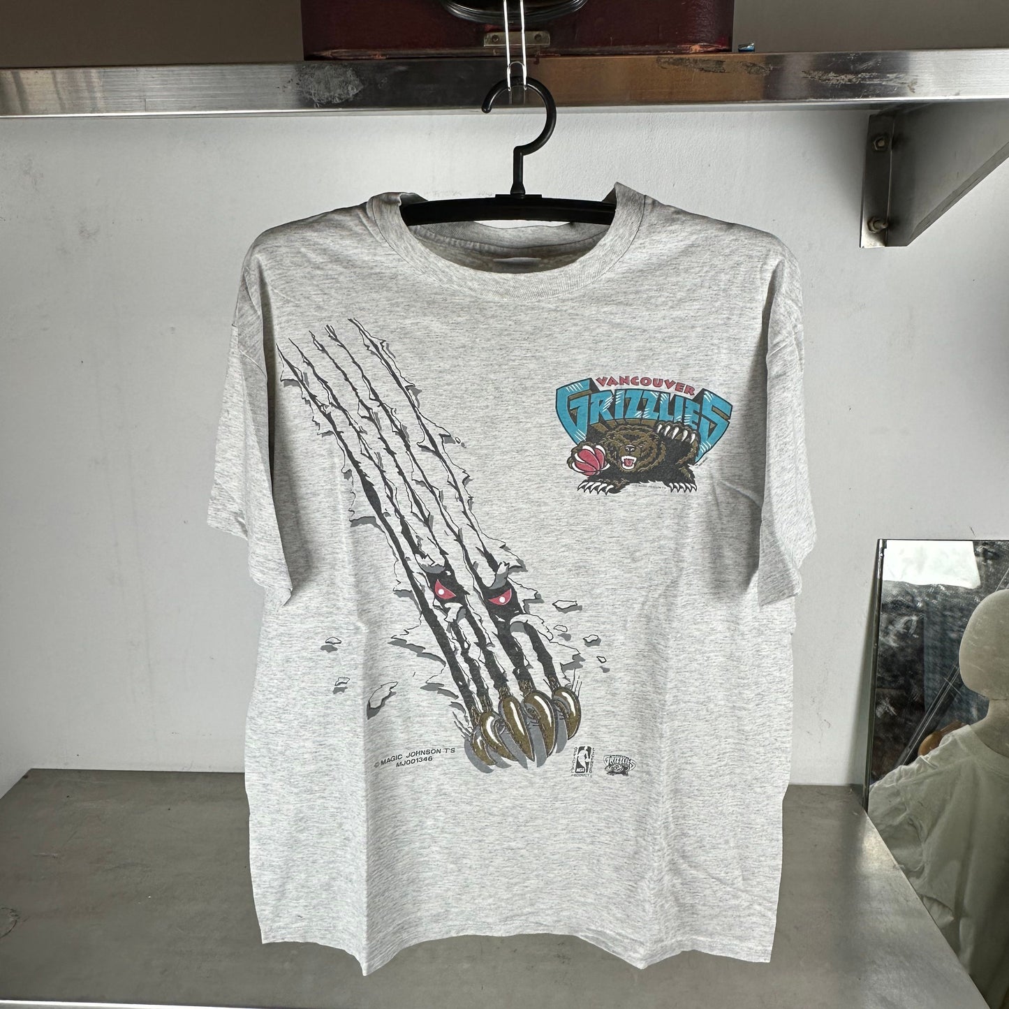 Vintage 1994 Vancouver Grizzlies NBA Graphic Large T-Shirt
