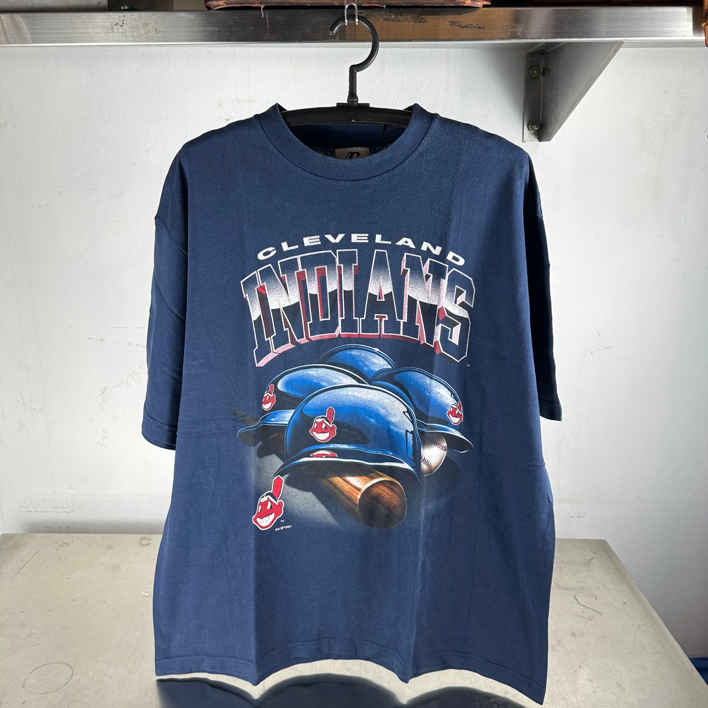 Vintage 2001 Cleveland Indians MLB Baseball Graphic T-Shirt