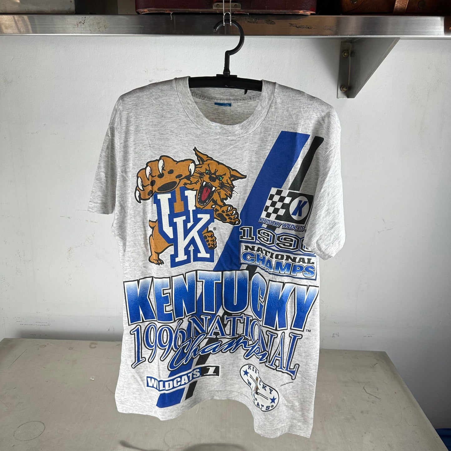 Vintage 1996 Kentucky Wildcats NCAA National Champs T-Shirt