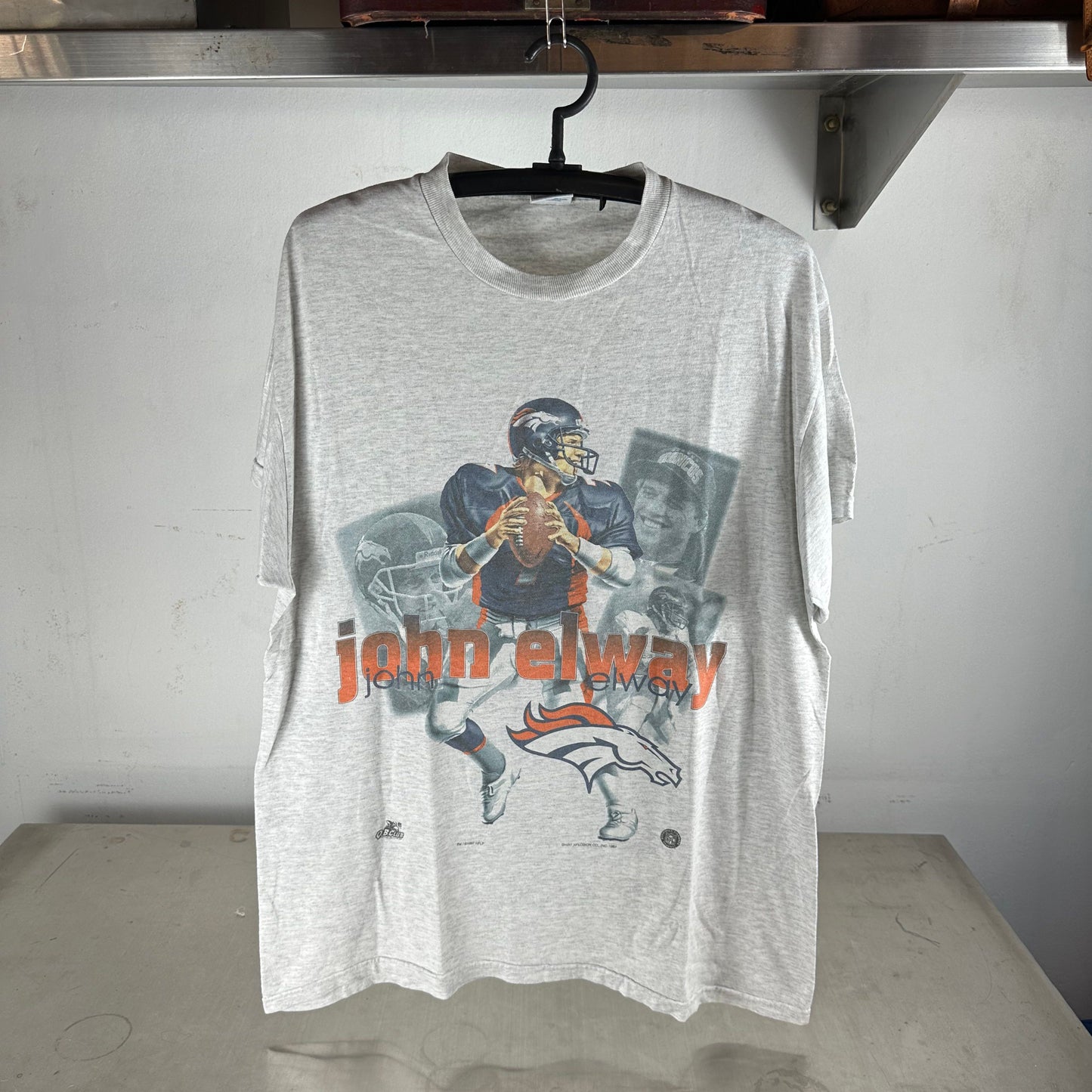 Vintage 1997 John Elway Denver Broncos NFL Graphic T-Shirt