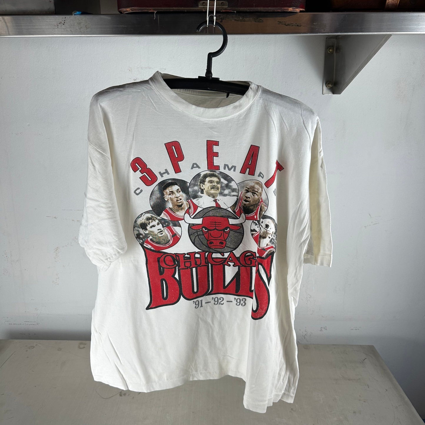 Vintage 1993 Chicago Bulls NBA 3 Peat Champions T-Shirt