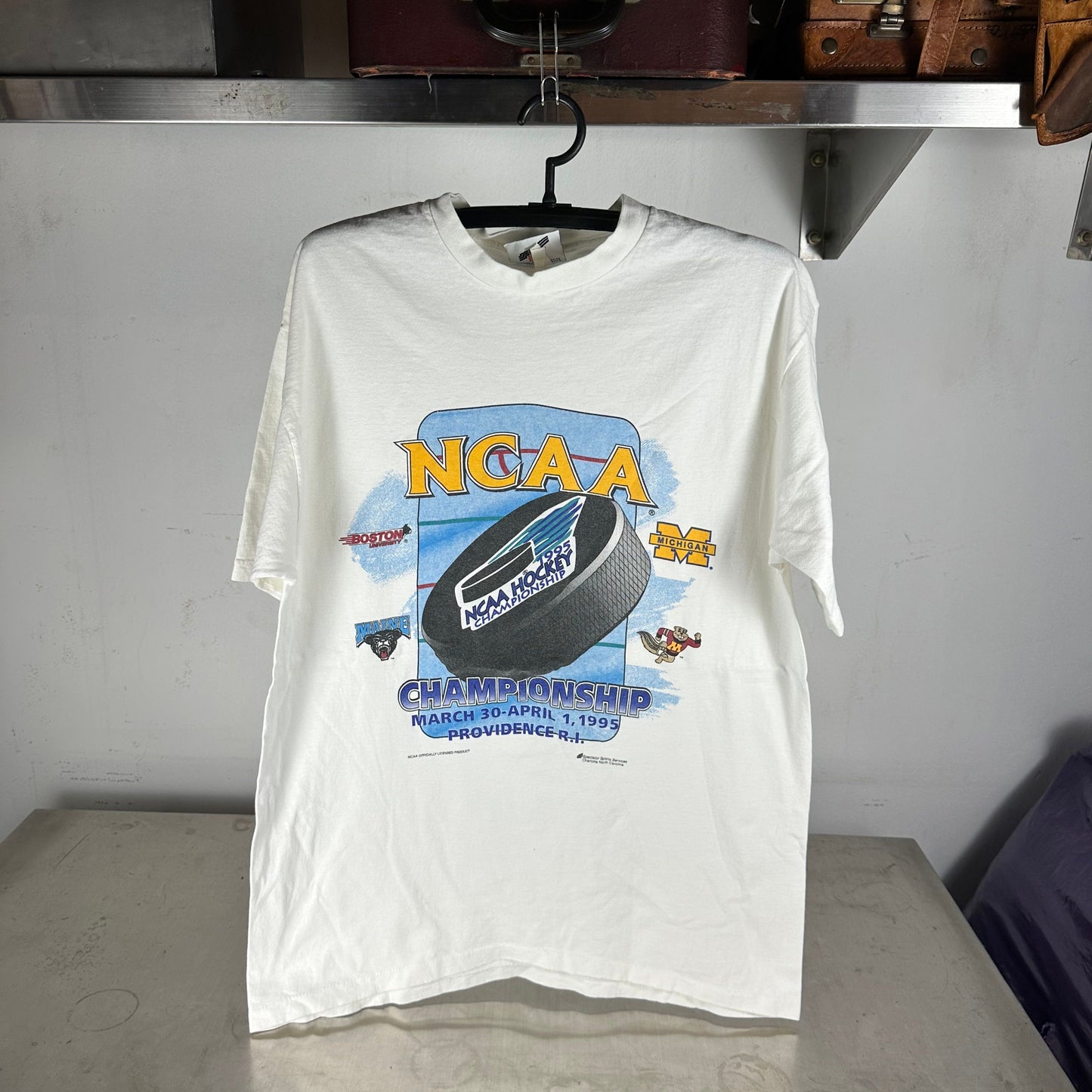 Vintage 1995 NCAA Hockey Championship Graphic T-shirt