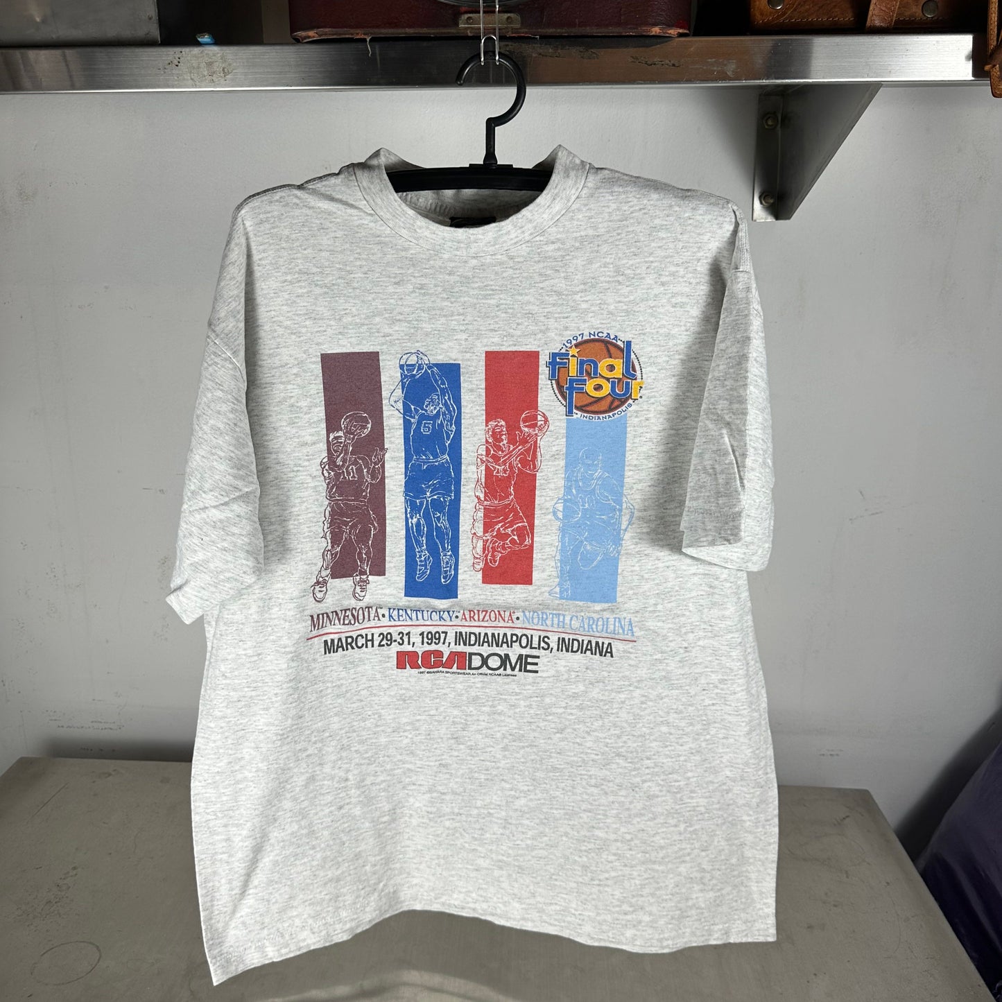 Vintage 1997 NCAA Basketball Final Four Single Stitch T-shirt