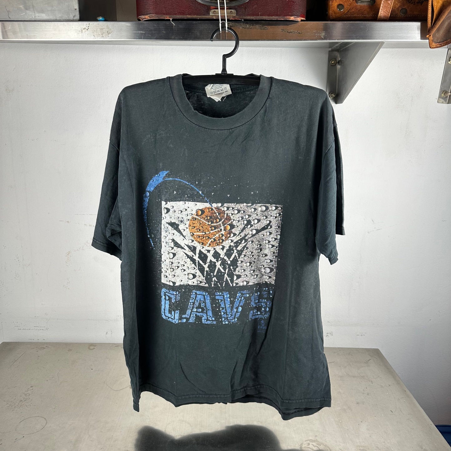 Vintage 90s Cleveland Cavaliers Basketball NBA Graphic T-shirt