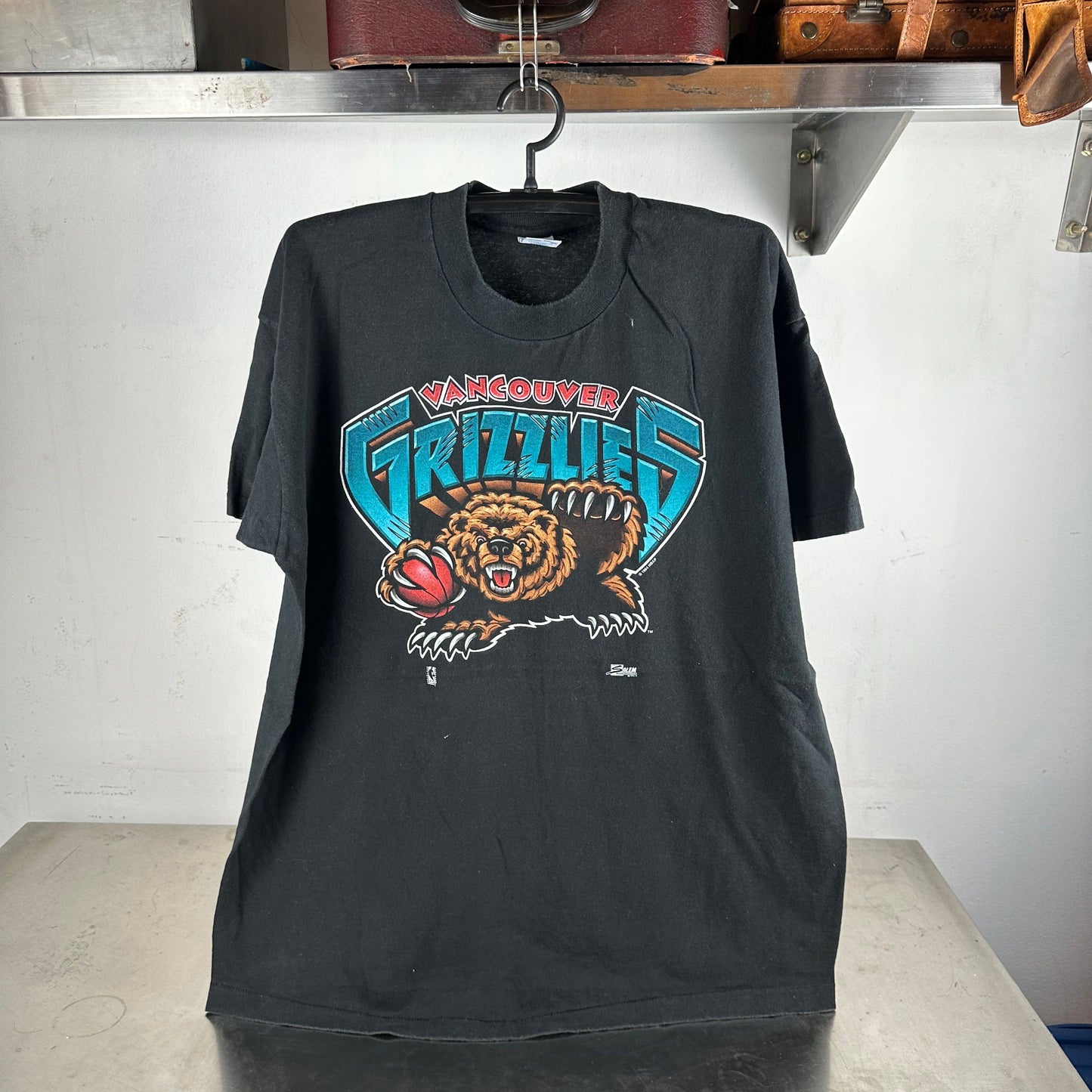 Vintage 1994 Vancouver Grizzlies Basketball NBA Salem Sportswear T-shirt