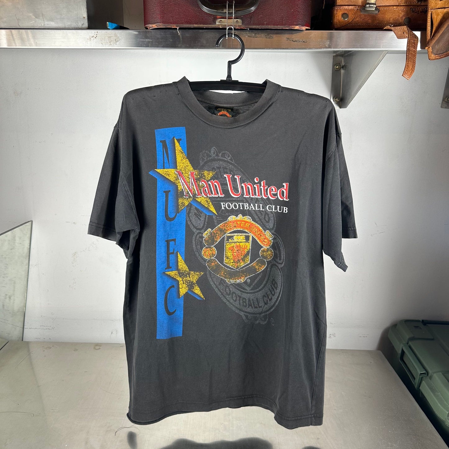 Vintage 90s Manchester United Football Club Soccer Graphic T-shirt