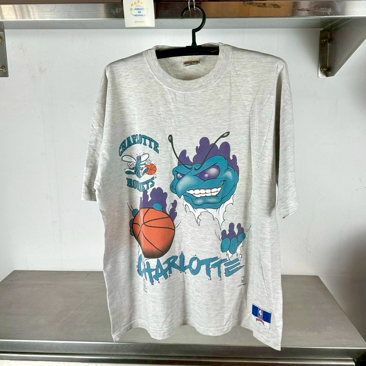 Vintage 90s Charlotte Hornets Mascot Breakthrough NBA XL T-shirt