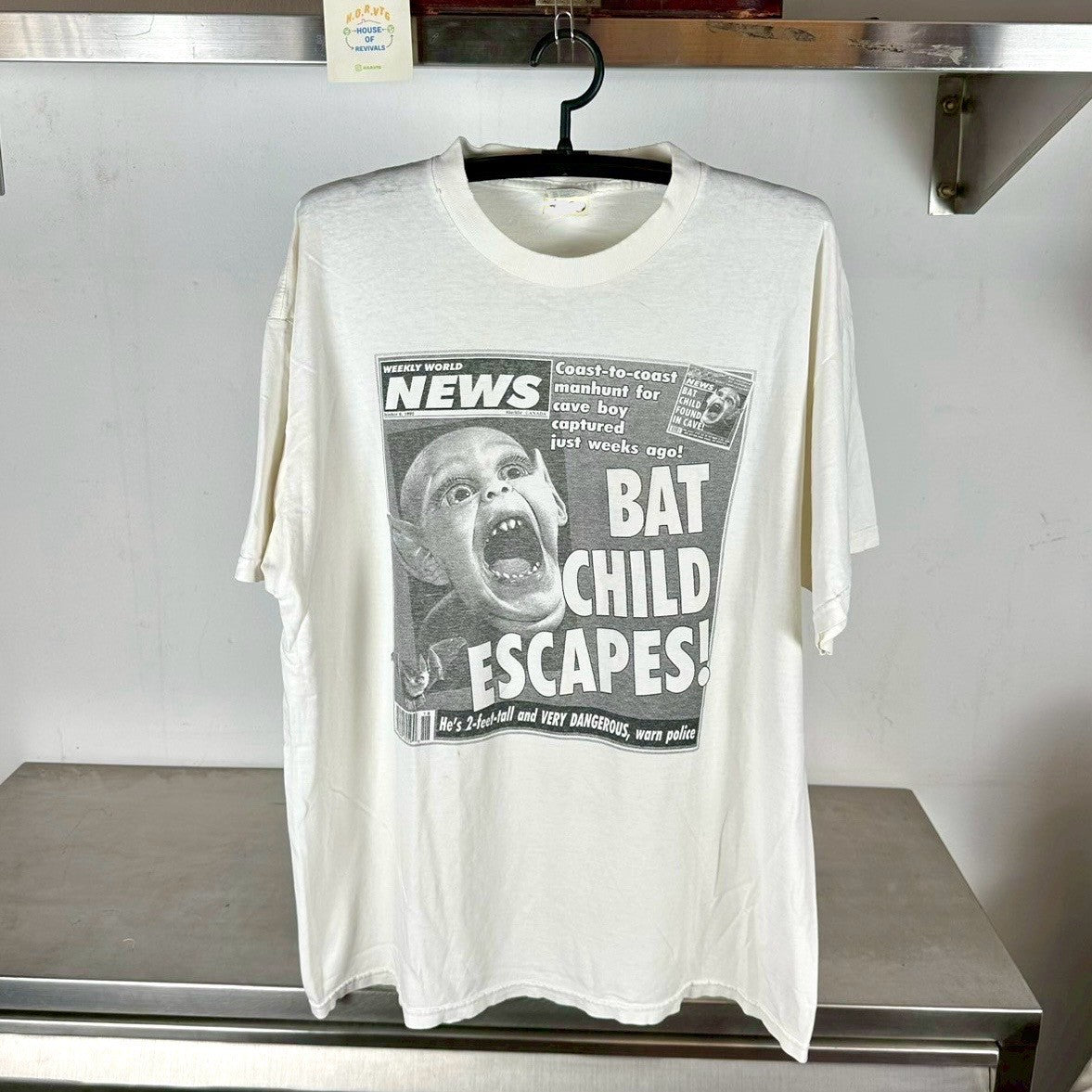 Vintage 1992 Bat Child Escapes! Weekly World News XL T-Shirt