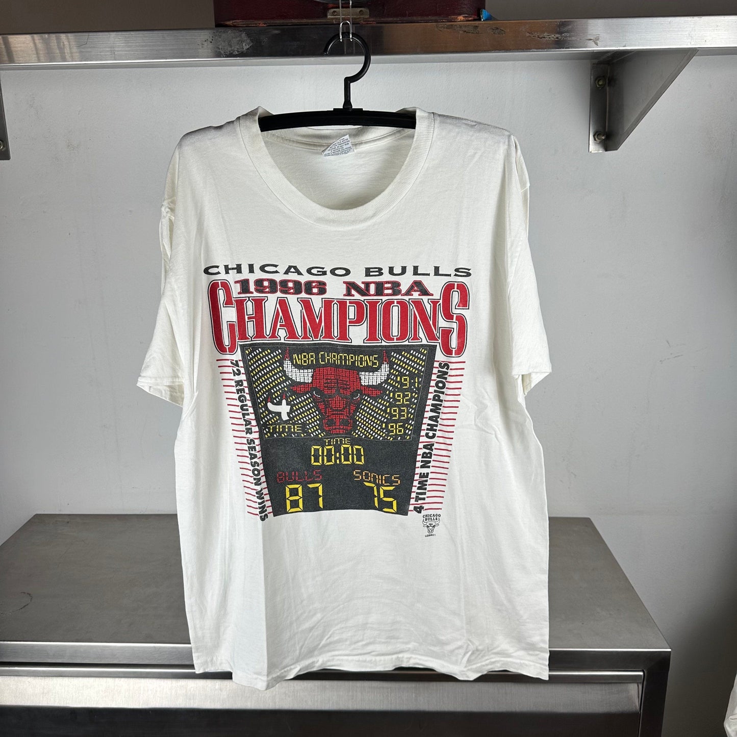 Vintage 1996 Chicago Bulls NBA Champions T-shirt