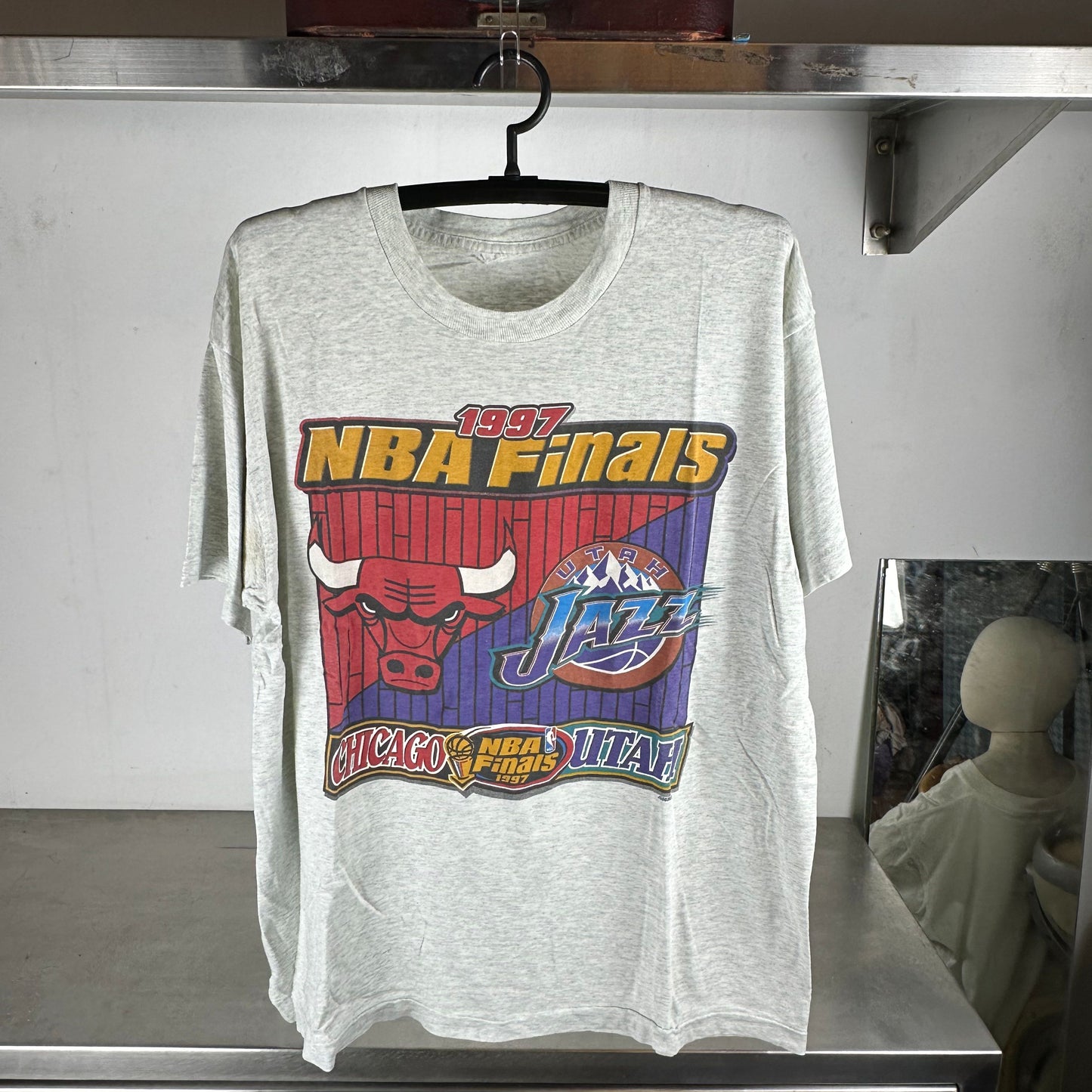 Vintage 1997 NBA Finals Chicago Bulls VS Utah Jazz T-shirt
