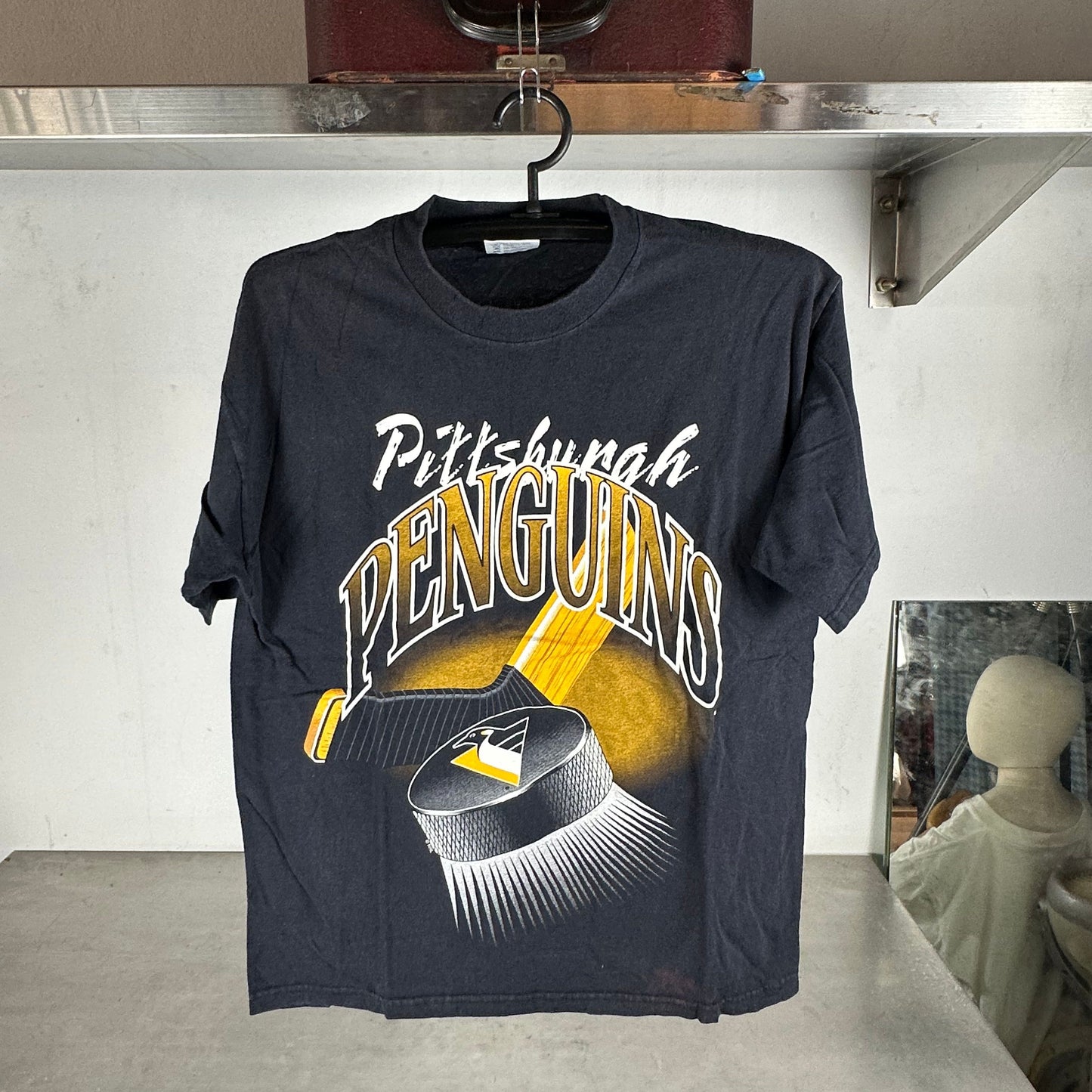 Vintage 90s Pittsburgh Penguins Hockey NHL Graphic T-shirt