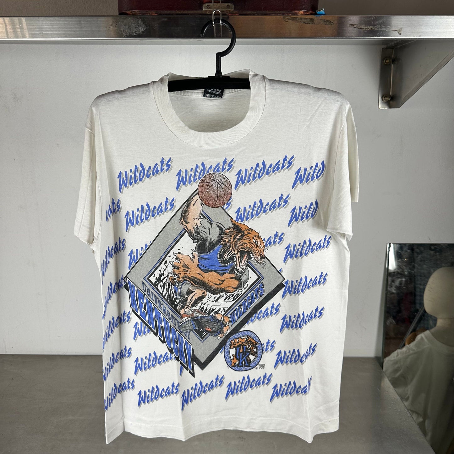 Vintage 90s Kentucky Wildcats Basketball NCAA AOP T-shirt