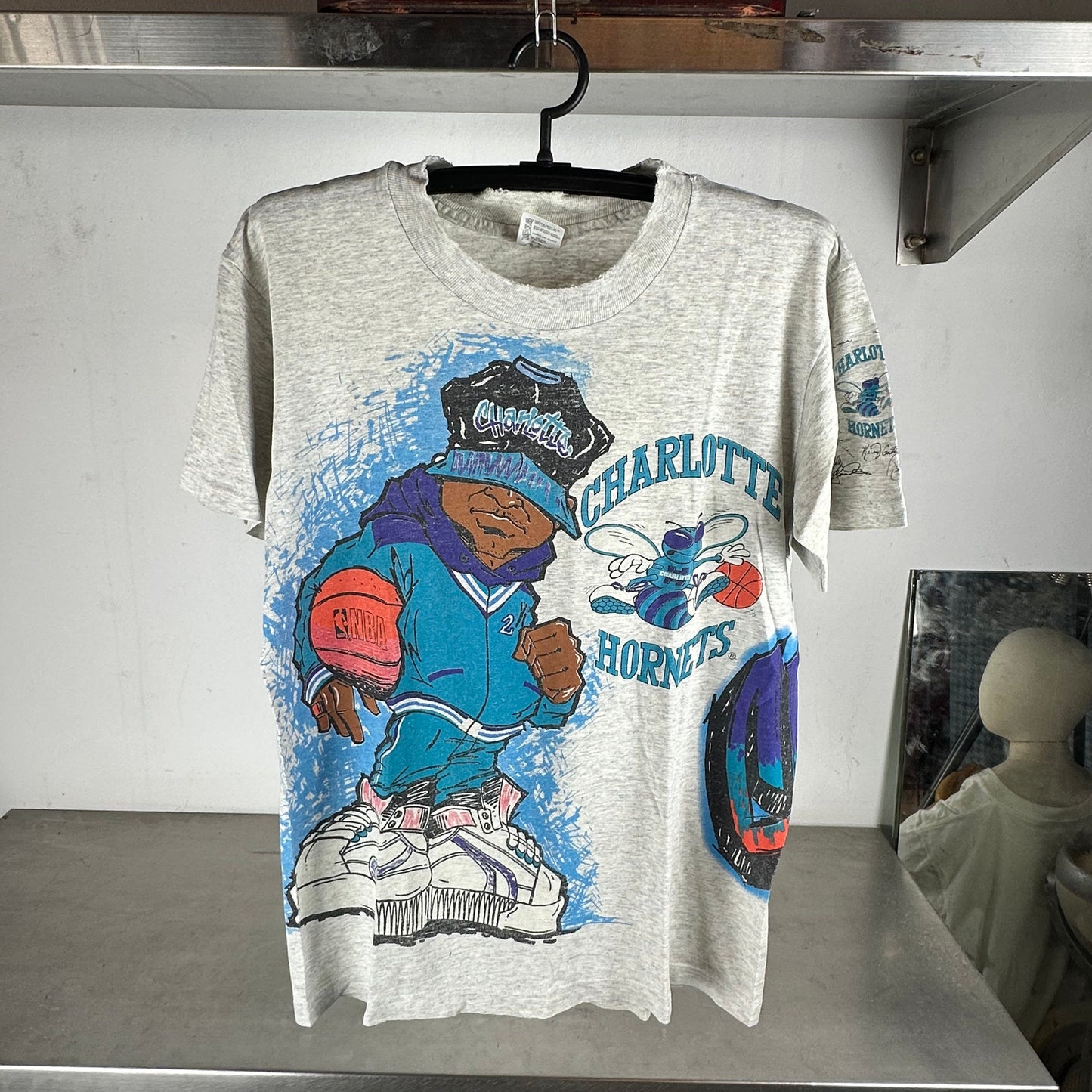 Vintage 90s Charlotte Hornets NBA Wraparound Hip Hop Man T-shirt