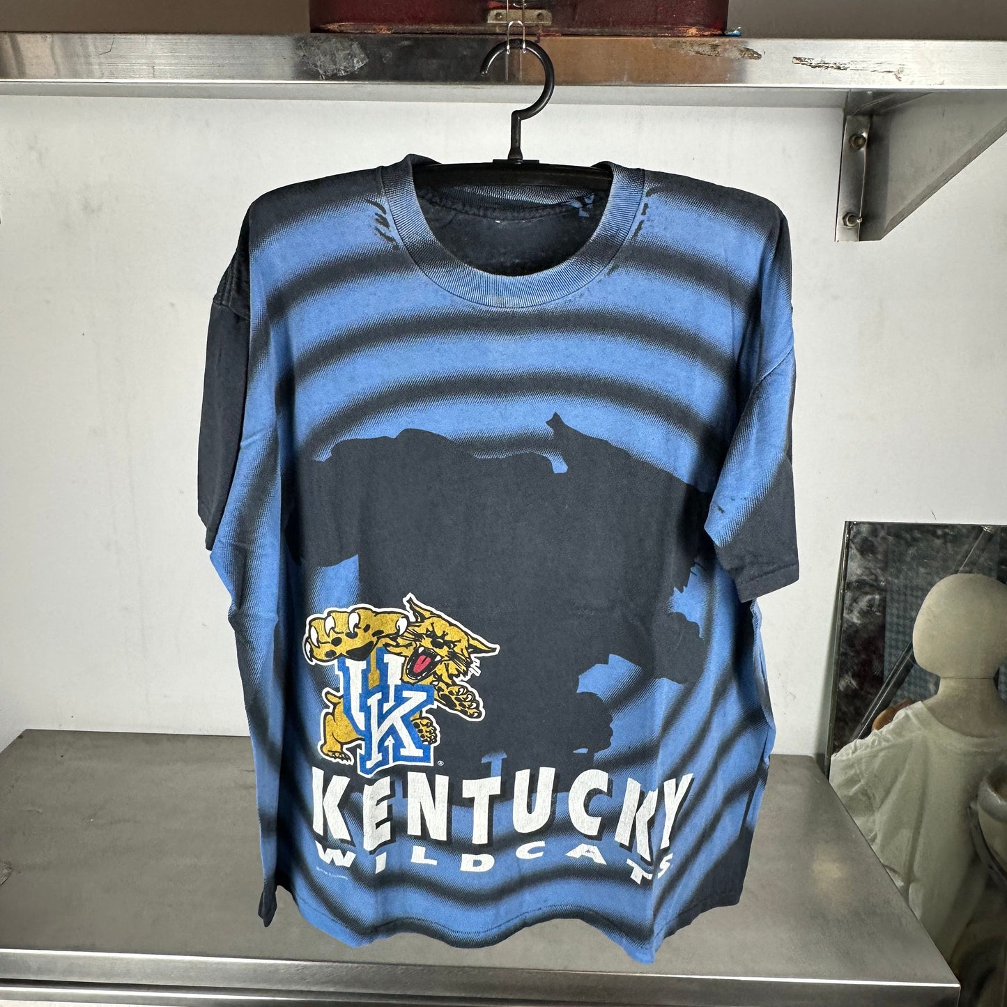 Vintage 90s Kentucky Wildcats NCAA Shadow AOP XL T-Shirt
