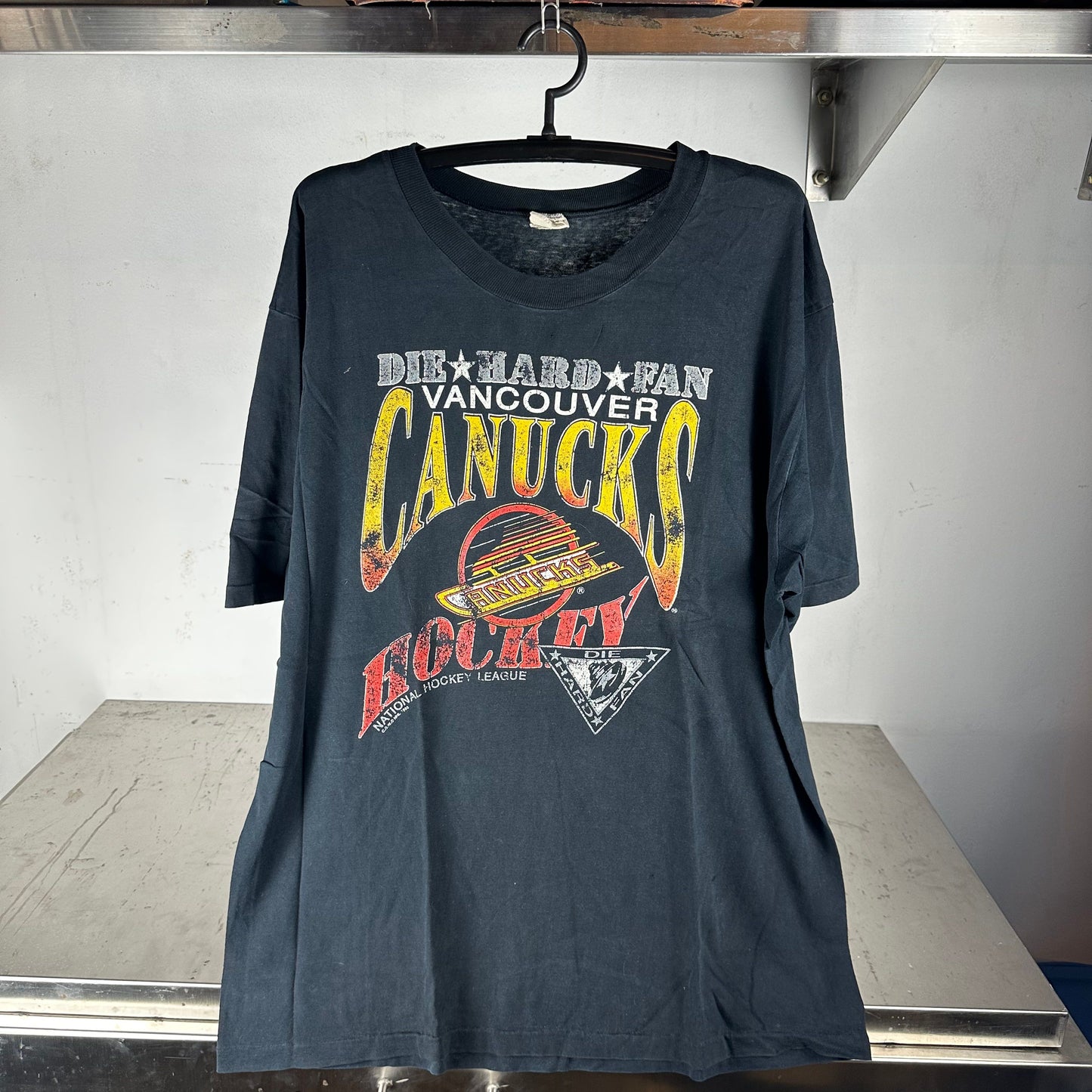 Vintage 1993 Vancouver Canucks Die Hard Fan NHL Graphic T-shirt
