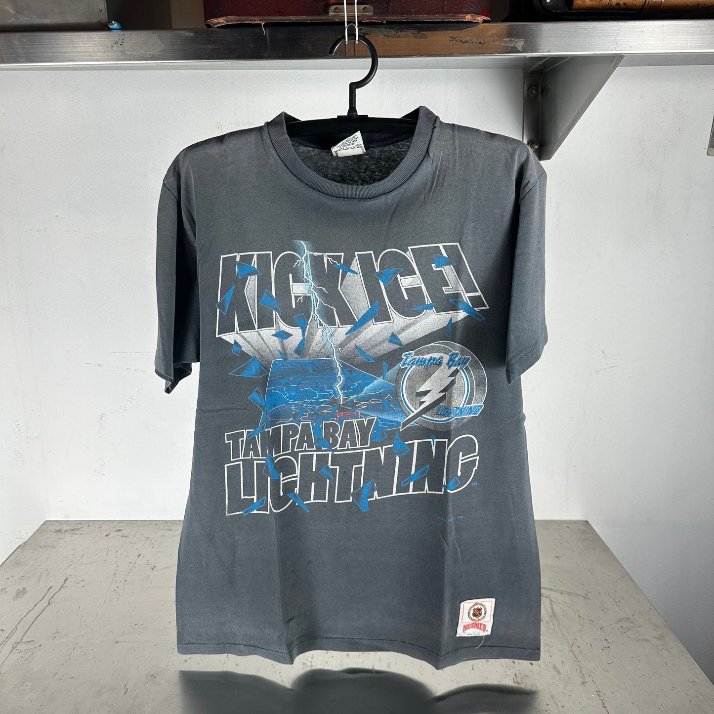 Vintage 90s Tampa Bay Lightning Kick Ice! NHL Nutmeg Graphic T-shirt