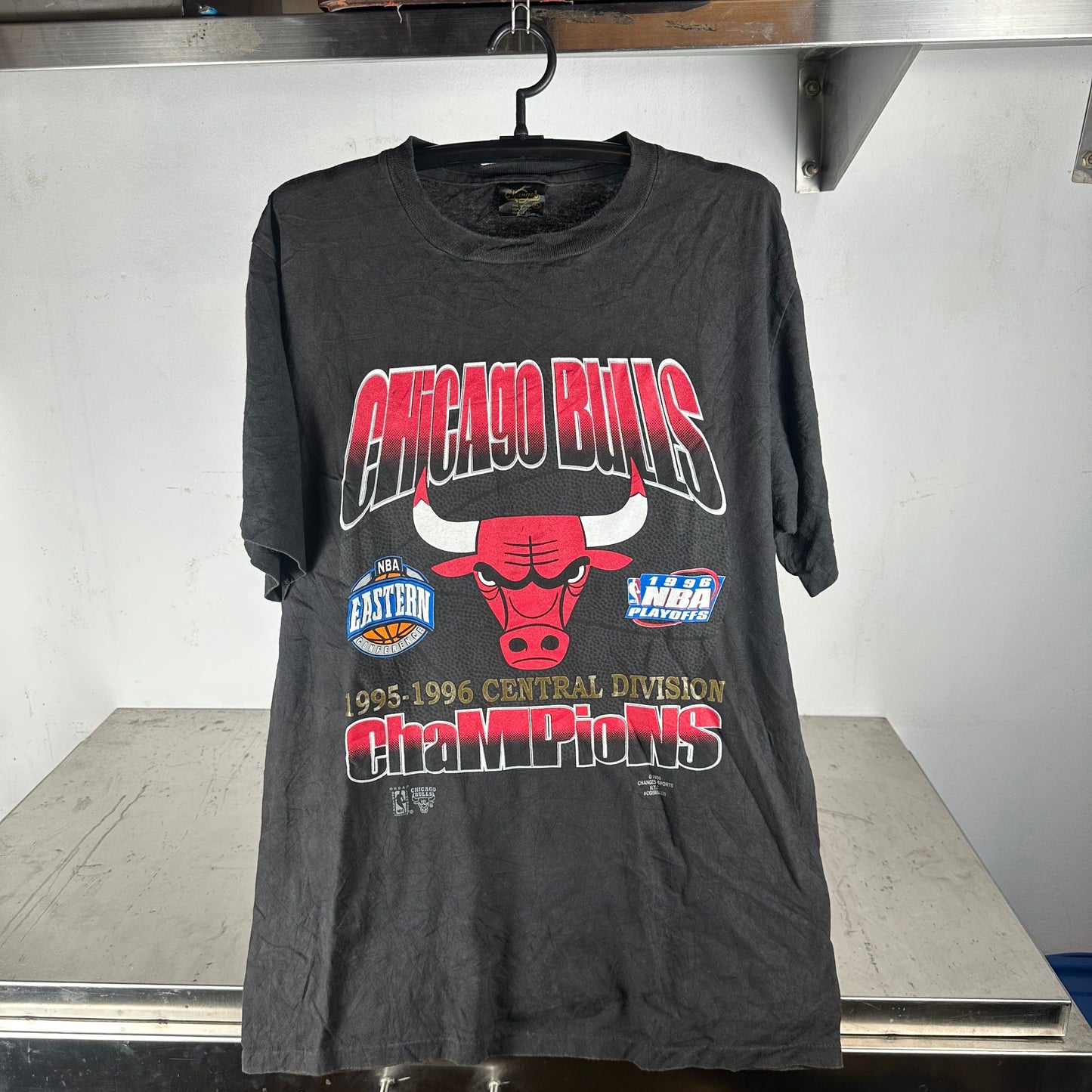 Vintage 1995-96 Chicago Bulls NBA Playoffs Graphic Double Sided T-shirt