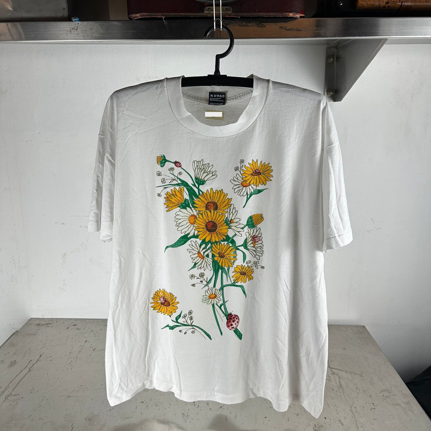 Vintage 80s Sunflowers Lady Bugs Nature Artwork T-shirt