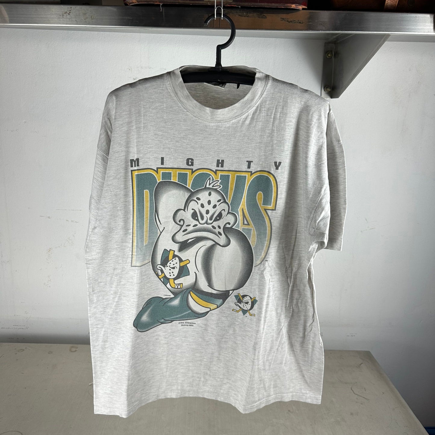 Vintage 90s Mighty Ducks NHL Nutmeg Mascot Graphic T-Shirt