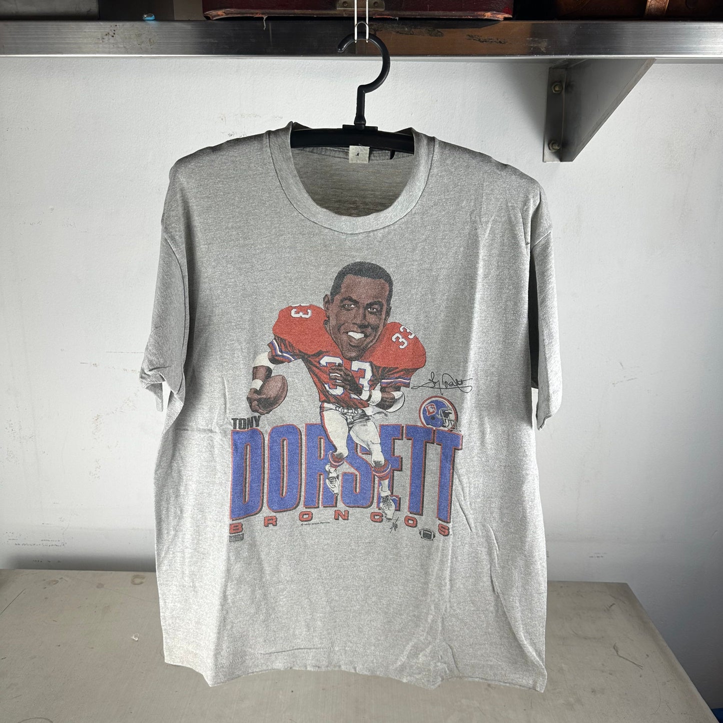 Vintage 80s Tony Dorsett Denver Broncos NFL Caricature T-Shirt