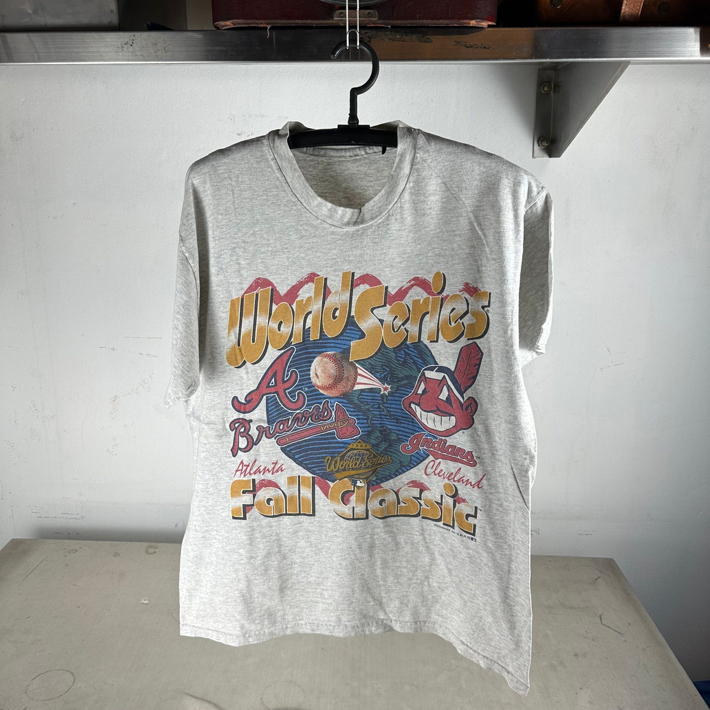 Vintage 1995 MLB World Series Atlanta Braves VS Cleveland Indians T-Shirt