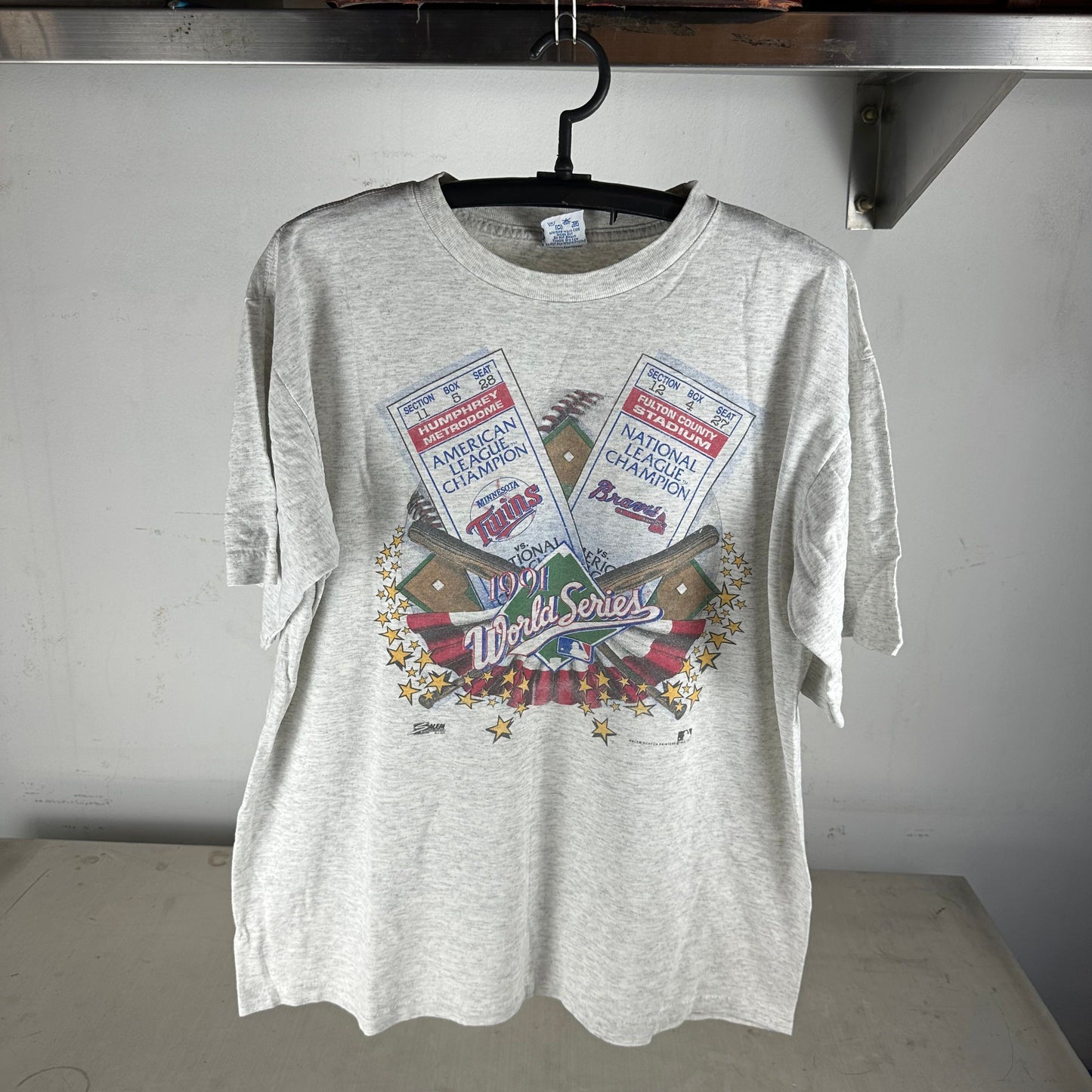 Vintage 1991 MLB World Series Minnesota Twins VS Atlanta Braves Graphic T-Shirt