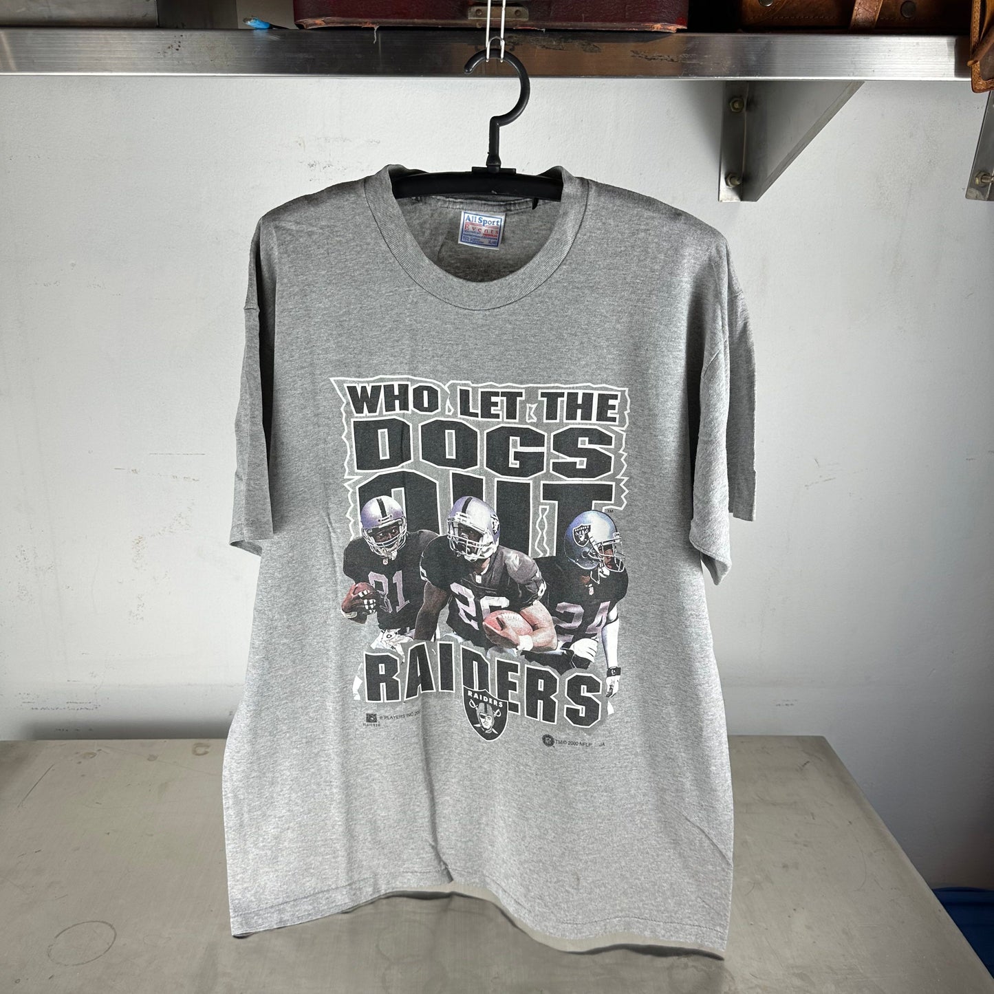 Vintage 2000 Oakland Raiders NFL Who Let The Dogs Out T-Shirt