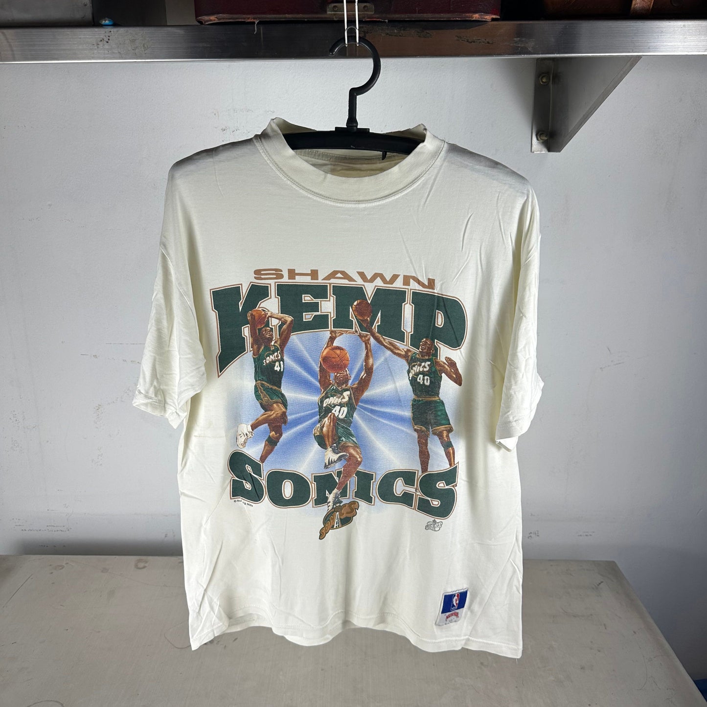 Vintage 90s Shawn Kemp Seattle Supersonics NBA Graphic T-Shirt