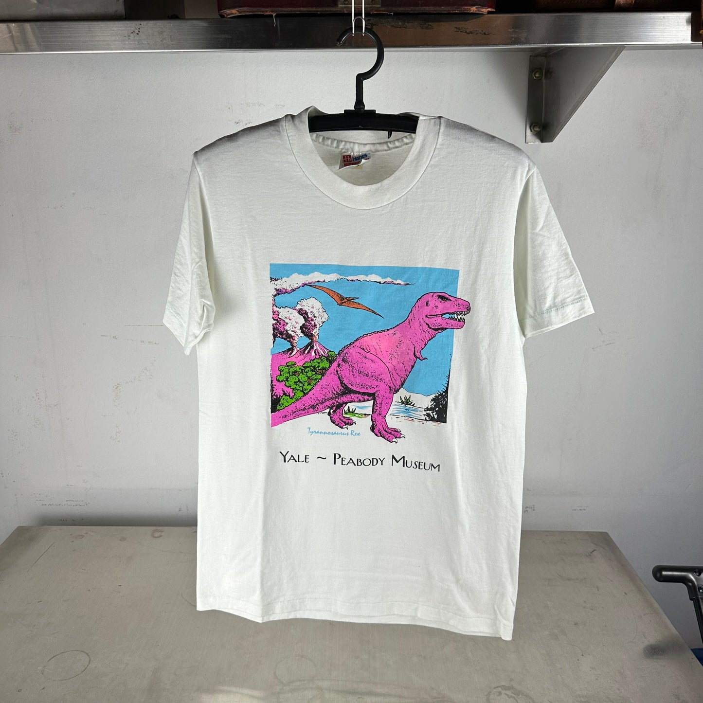 Vintage 90s Tyrannosaurus Rex Dinosaur Yale Peabody Museum T-Shirt