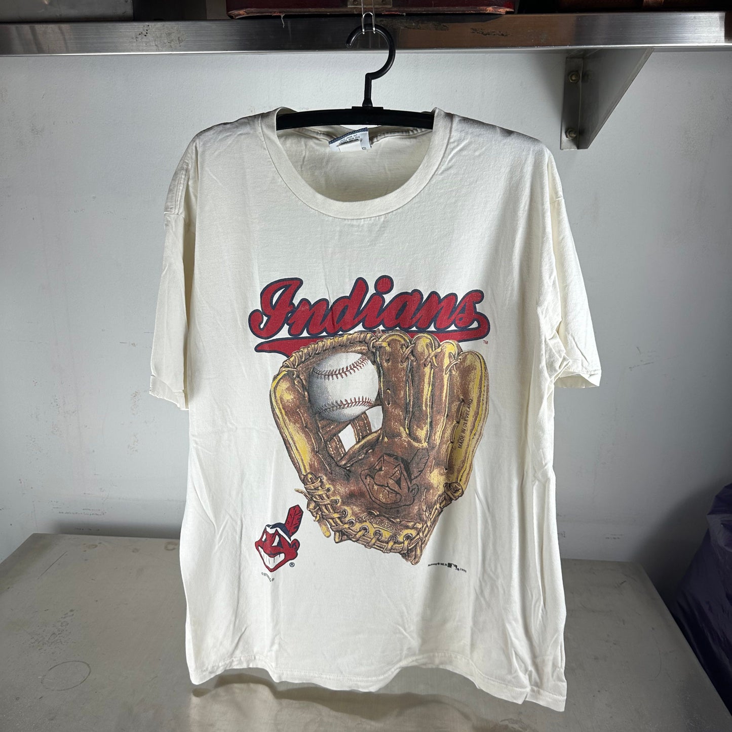 Vintage 1995 Cleveland Indians MLB Baseball Graphic T-Shirt