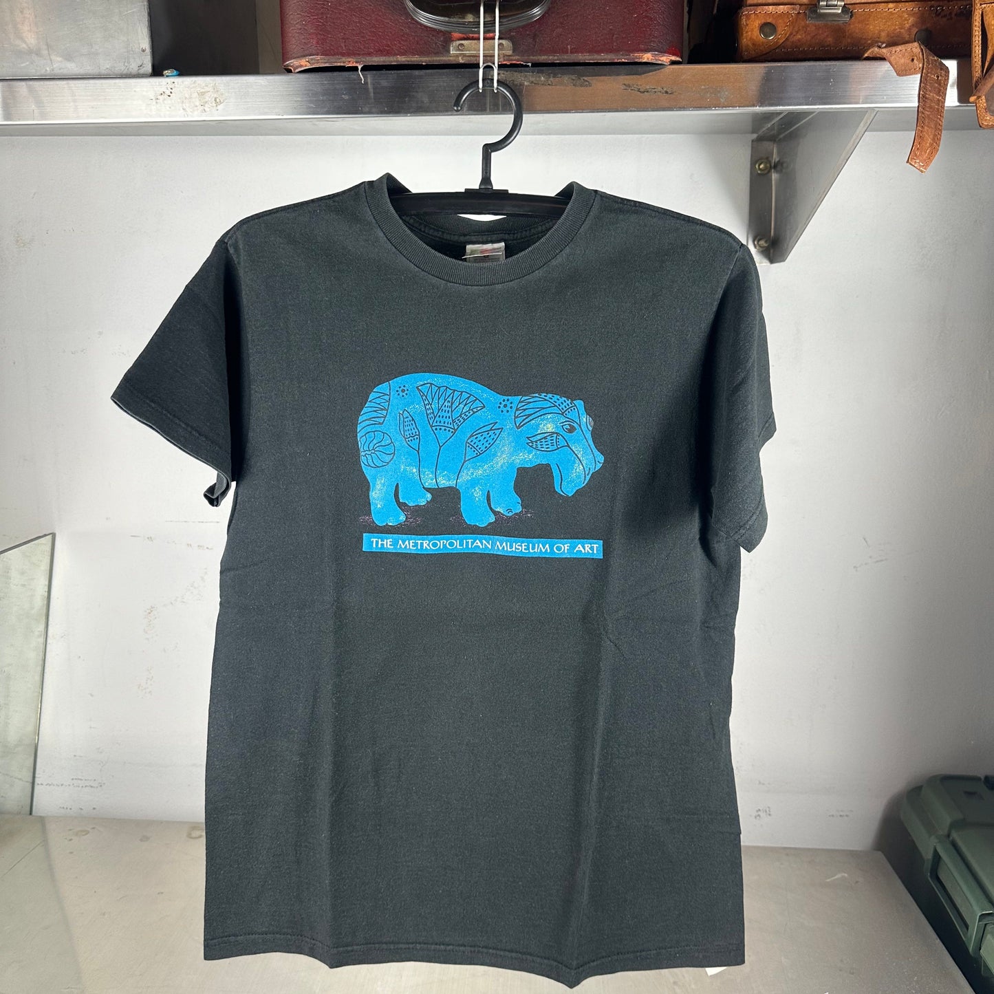 Vintage 90s MOMA The Metropolitan Museum of Art William the Faience Hippotamus T-shirt