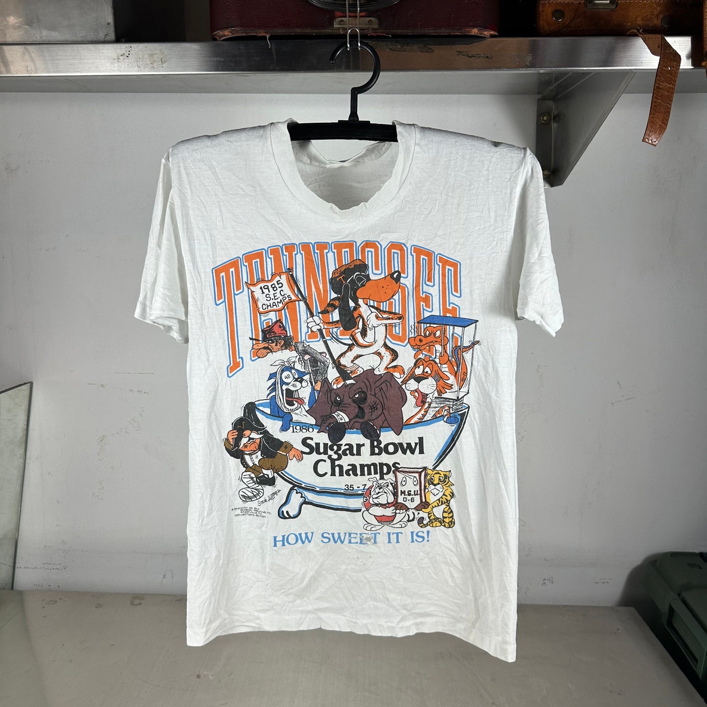 Vintage 1986 Tennessee Volunteers NCAA Sugar Bowl Champs Graphic T-shirt