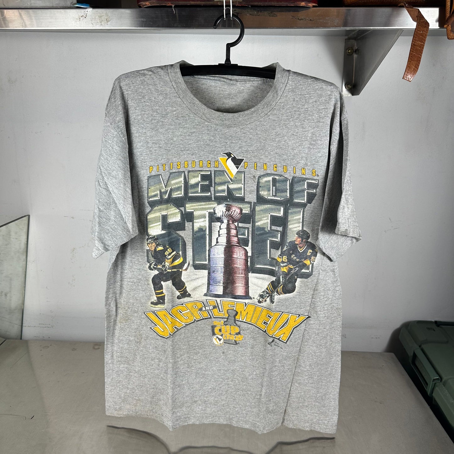 Vintage 1996 Pittsburgh Penguins NHL Men of Steel Jagr & Lemieux Graphic T-shirt
