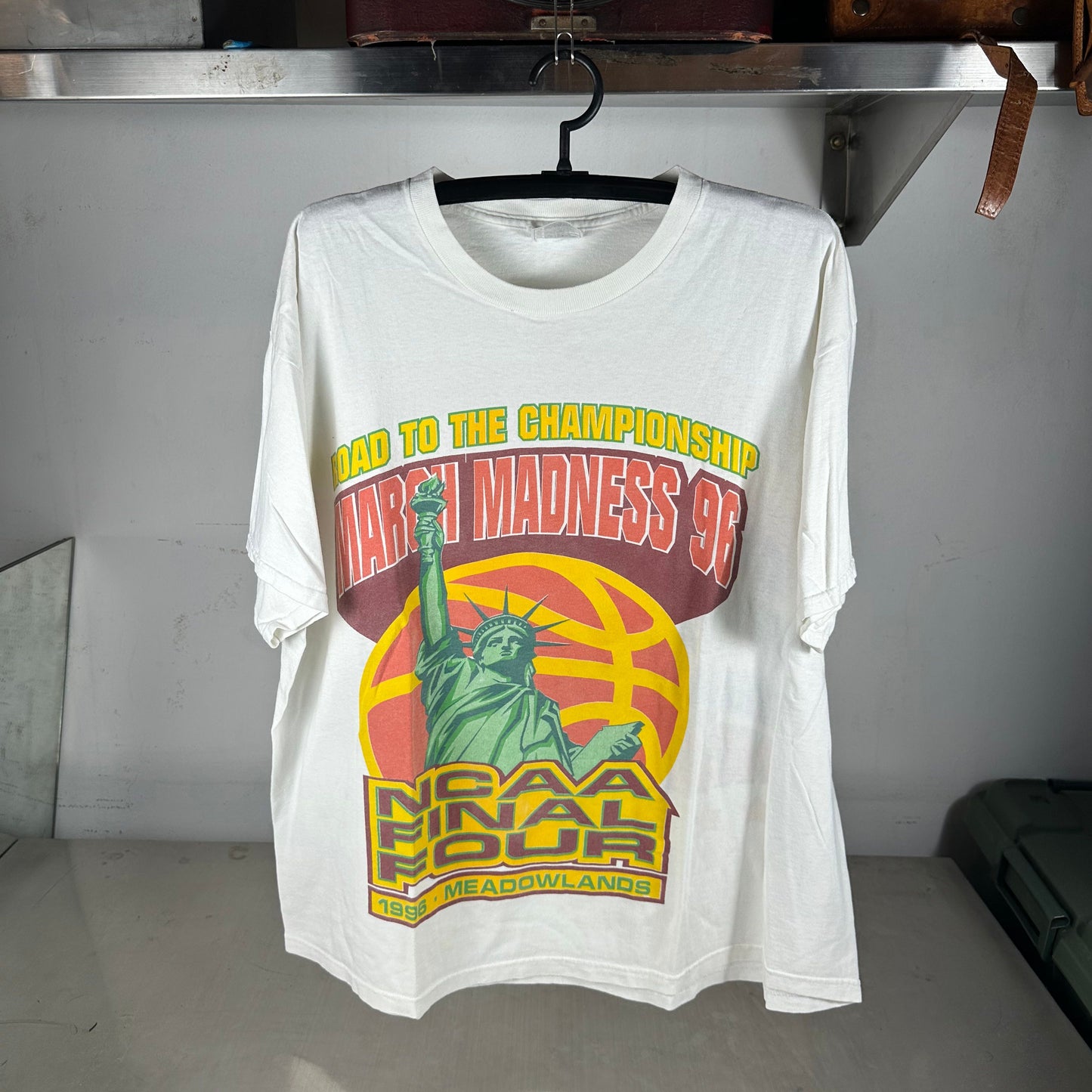 Vintage 1996 NCAA Final Four March Madness Road to the Championship T-shirt