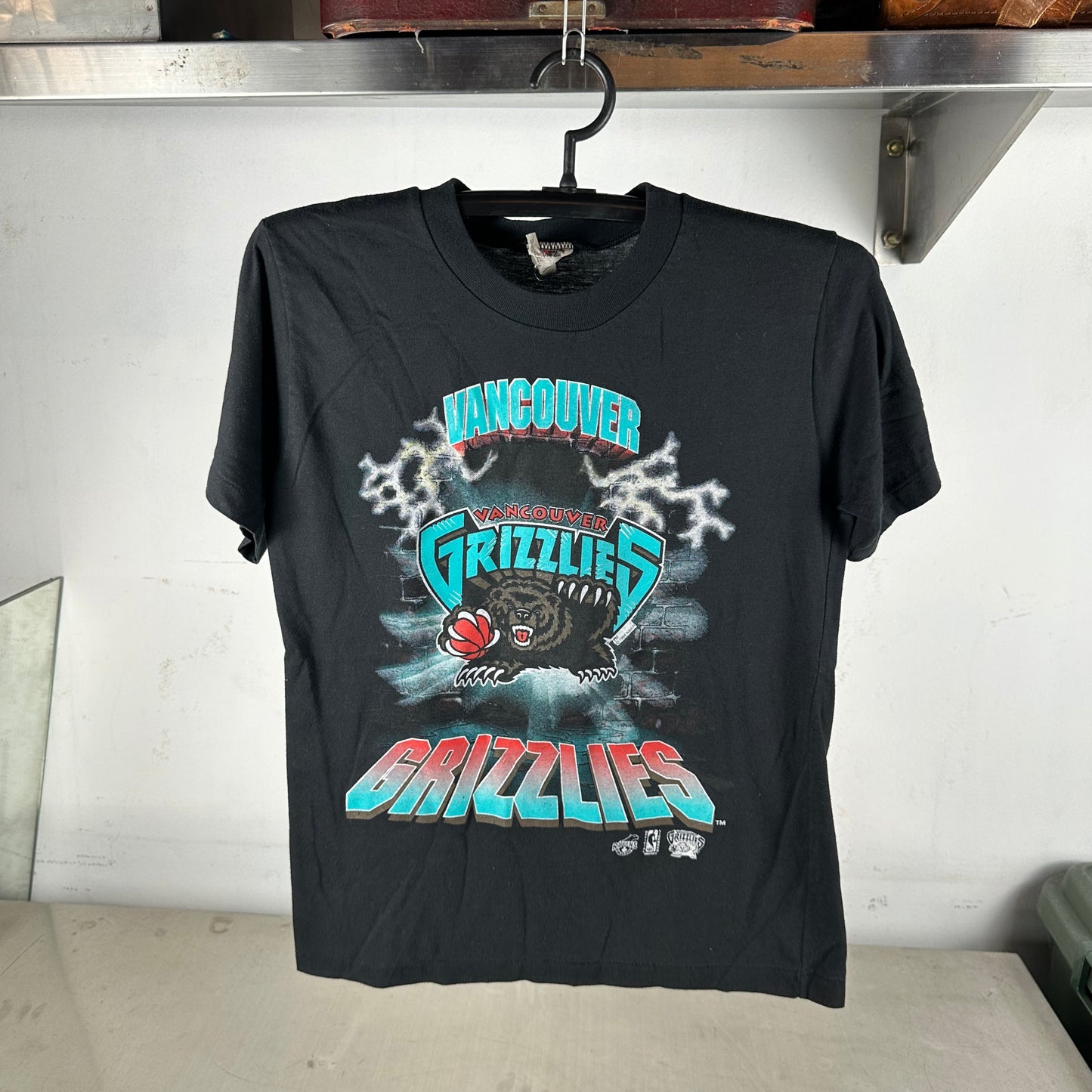 Vintage 90s Vancouver Grizzlies NBA Lightning Graphic Single Stitch T-shirt