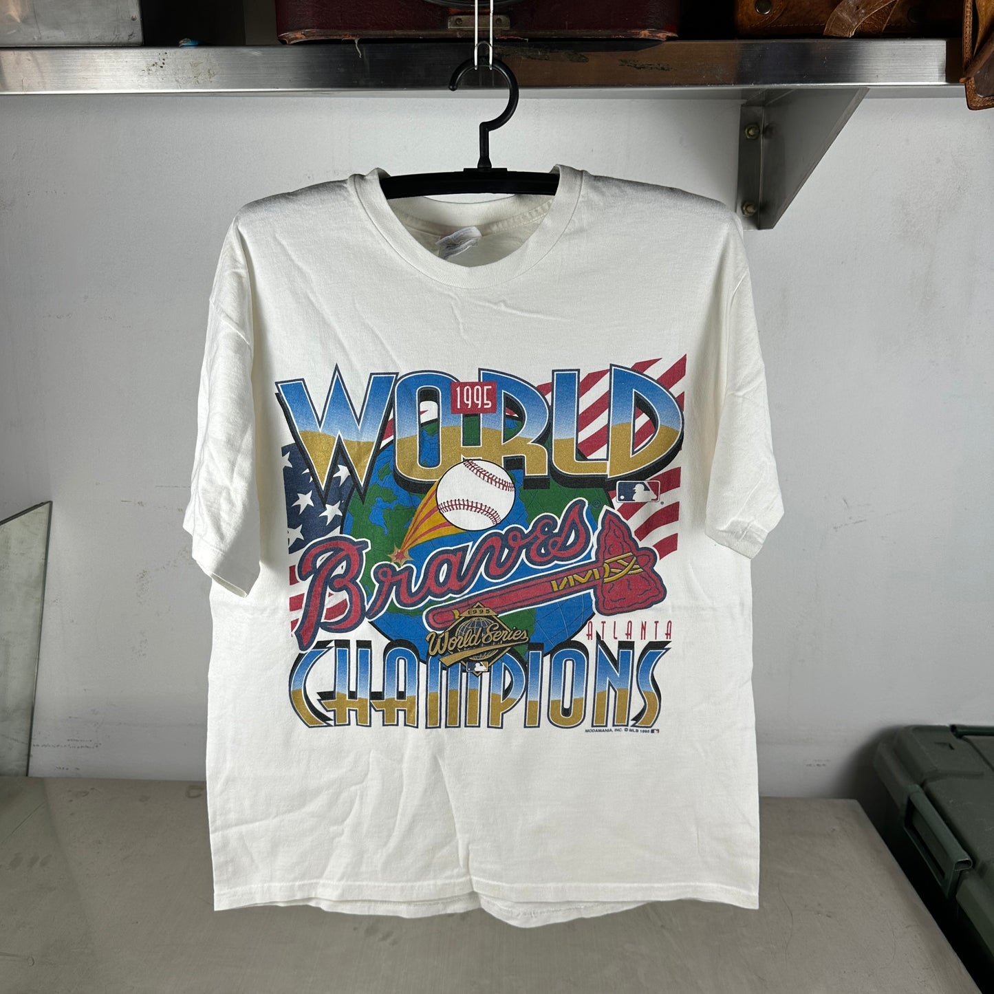 Vintage 1995 Atlanta Braves MLB World Champions Graphic T-shirt