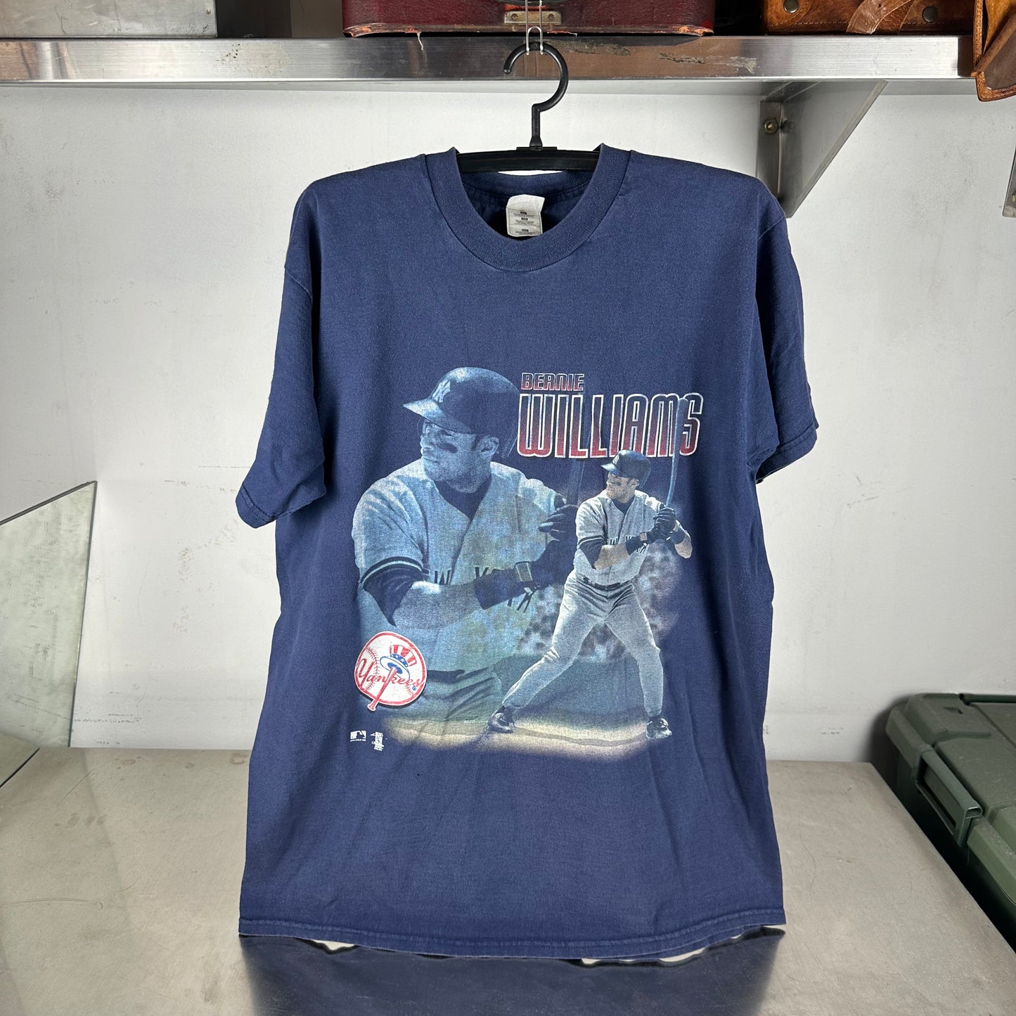 Vintage 1998 Bernie Williams New York Yankees MLB Graphic T-shirt