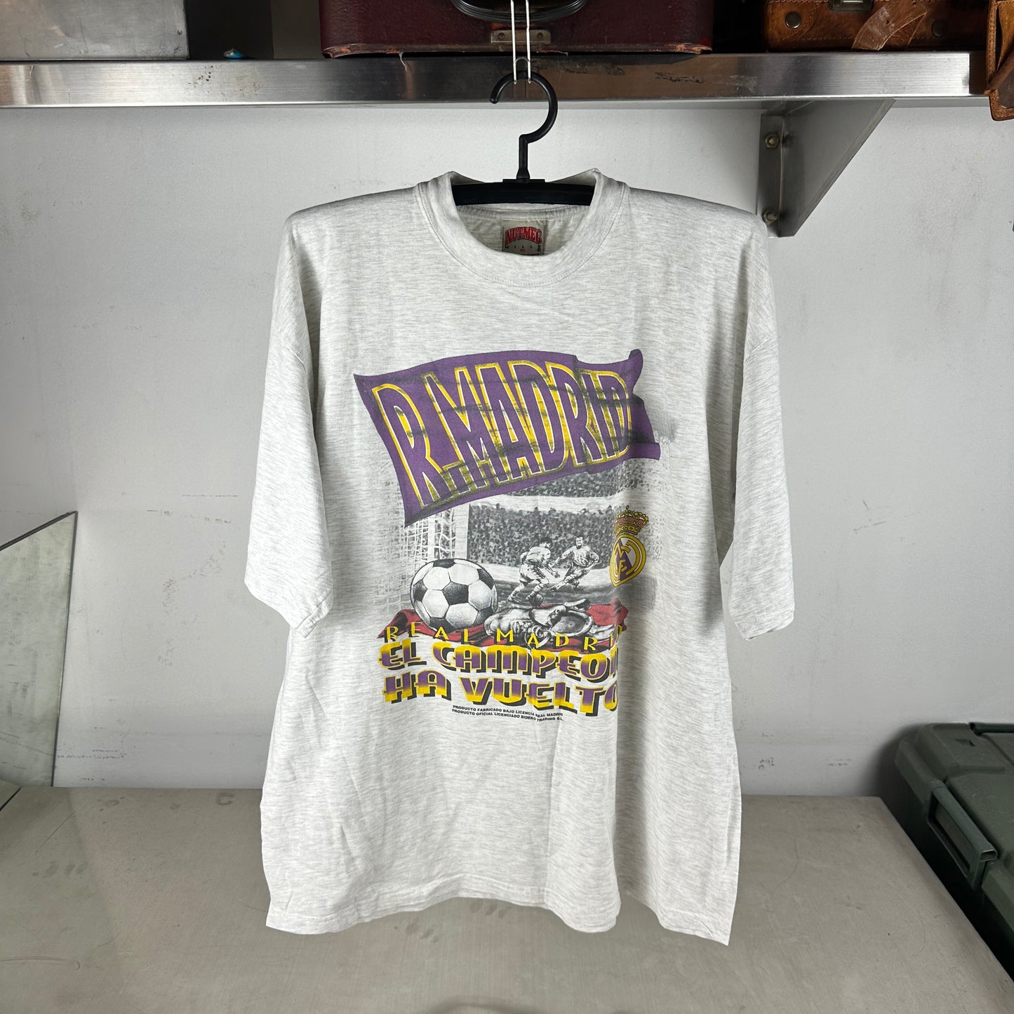 Vintage 90s Real Madrid Club De Futbol Soccer Nutmeg Graphic T-shirt