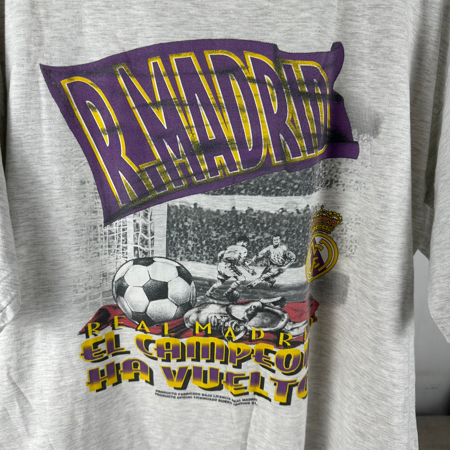 Vintage 90s Real Madrid Club De Futbol Soccer Nutmeg Graphic T-shirt