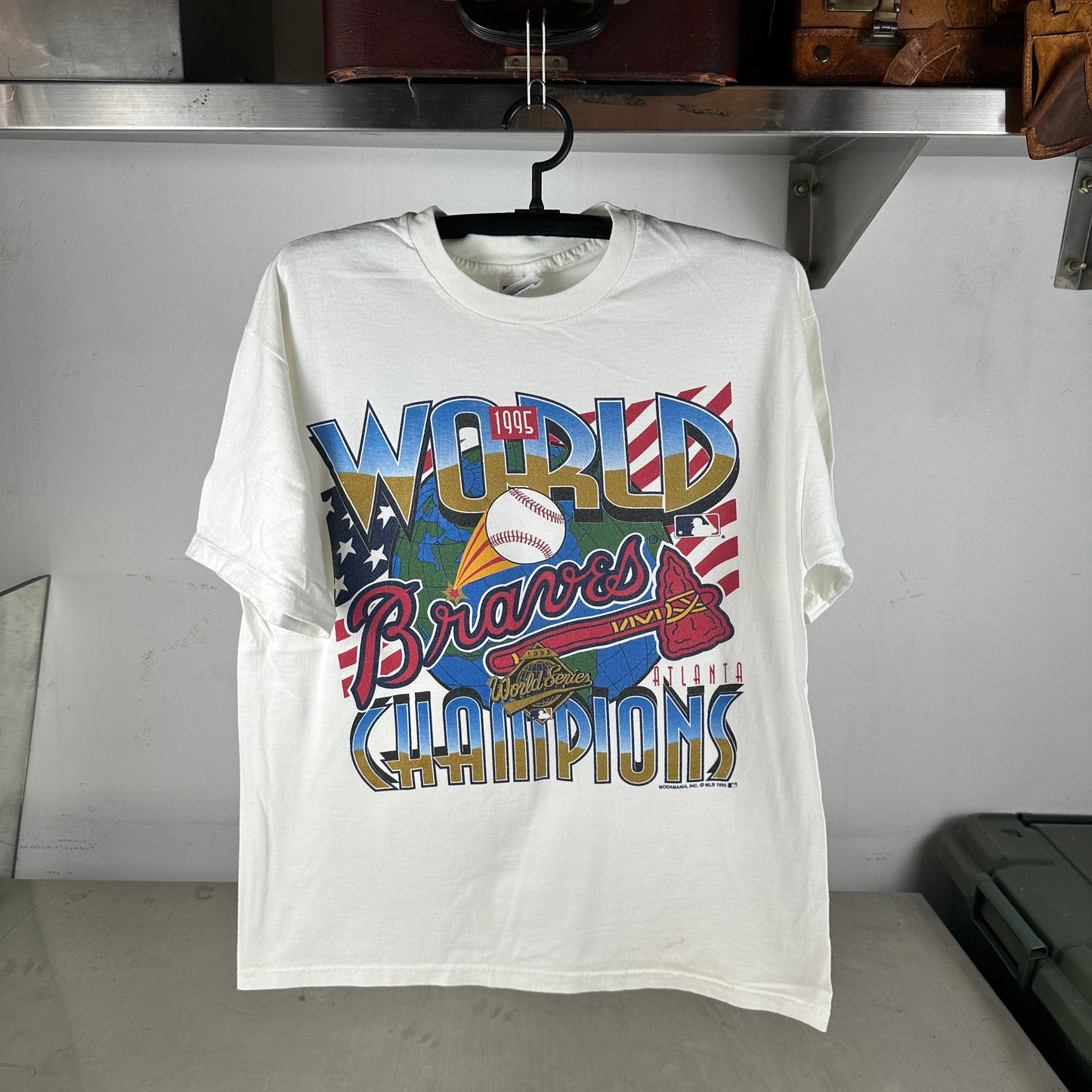 Vintage 1995 Atlanta Braves MLB World Champions Graphic T-shirt