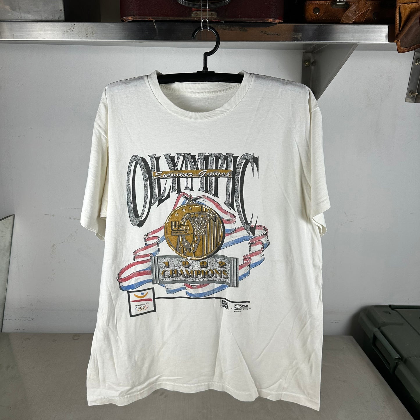 Vintage 1992 USA Dream Team Olympics Basketball Champions Coin Single Stitch T-shirt