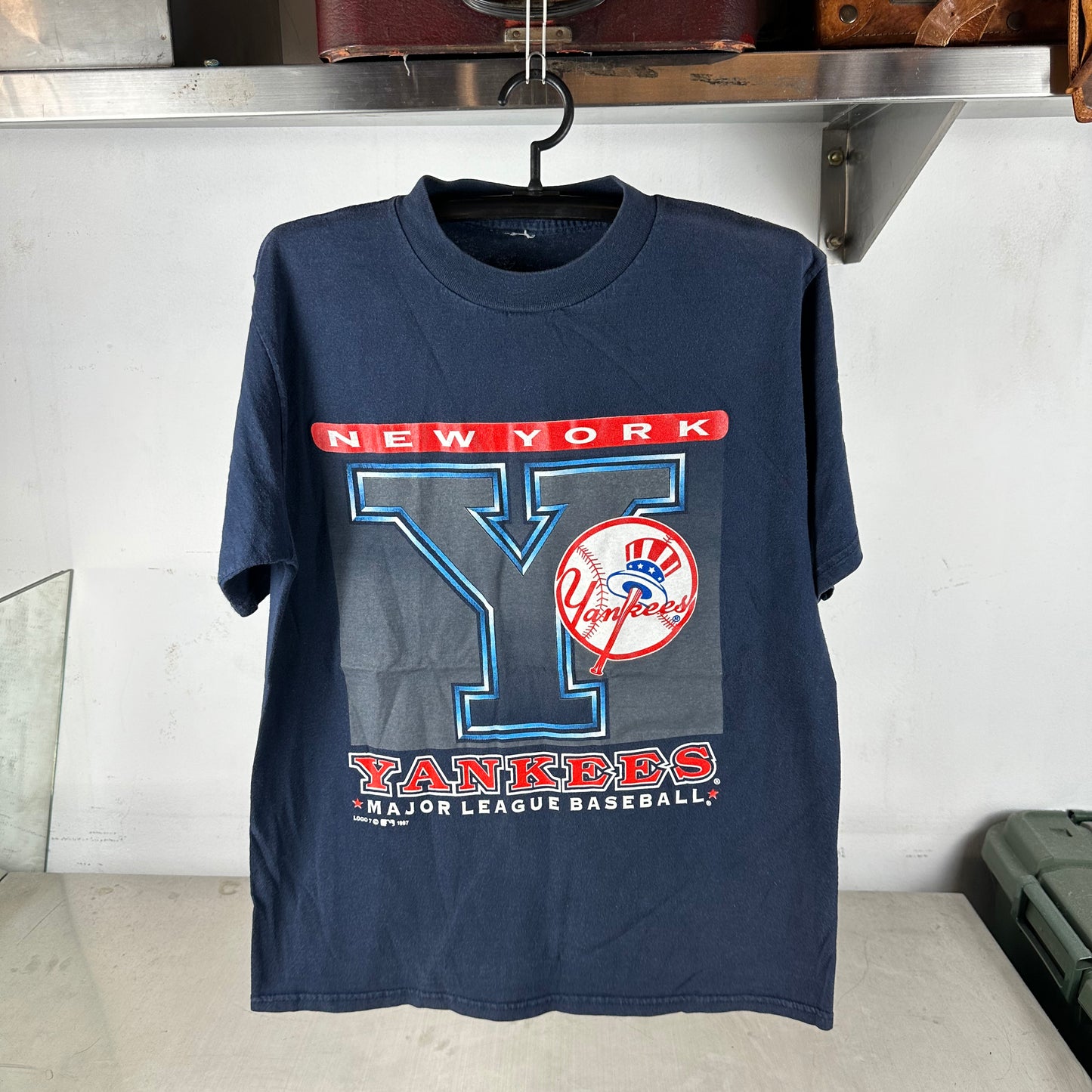 Vintage 1997 New York Yankees Baseball MLB Big Logo Graphic Single Stitch T-shirt