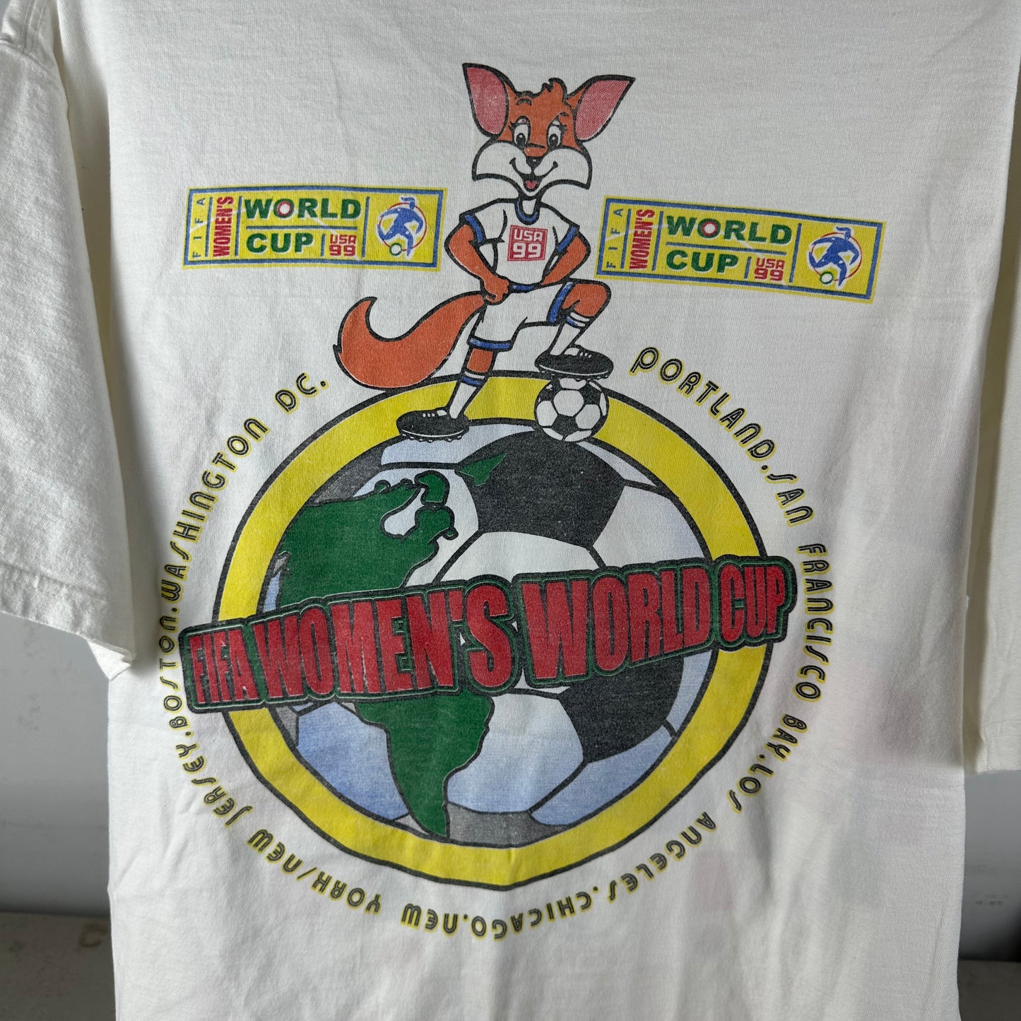 Vintage 1999 FIFA Women's USA World Cup Soccer Graphic T-shirt