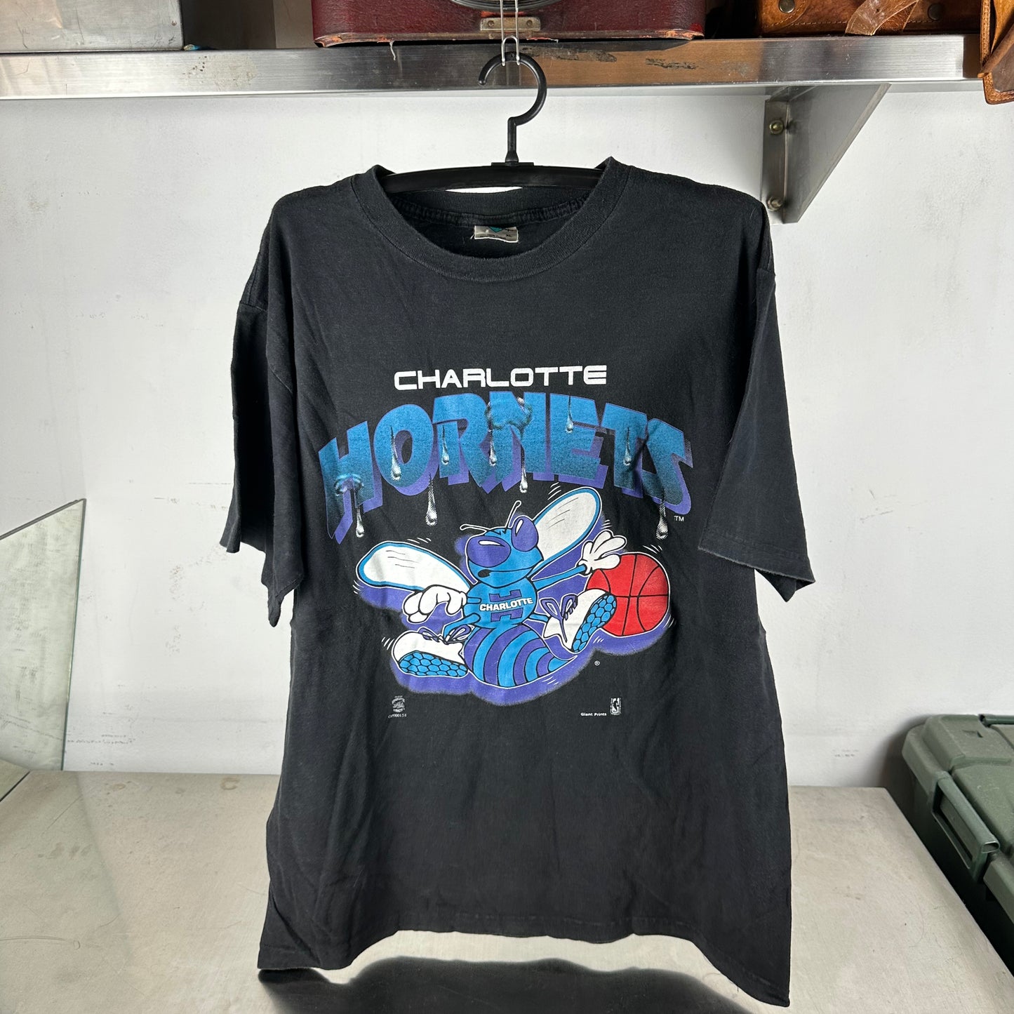 Vintage 90s Charlotte Hornets Big Logo NBA Graphic T-shirt