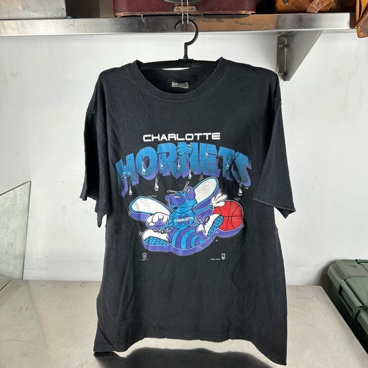 Vintage 90s Charlotte Hornets Big Logo NBA Graphic T-shirt